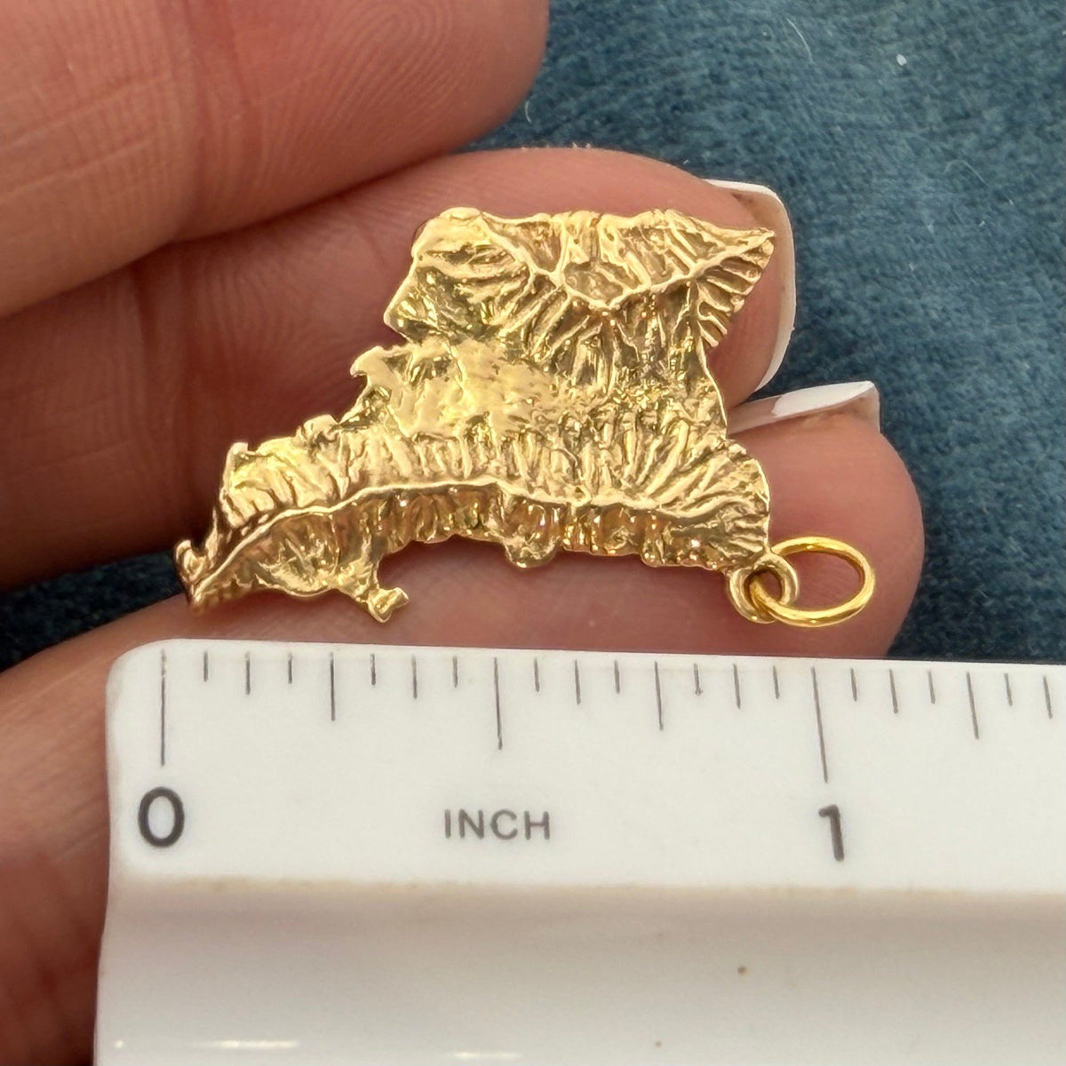 14k Gold OAHU Hawaiian Island Pendant. 3D Mountains Cartographic