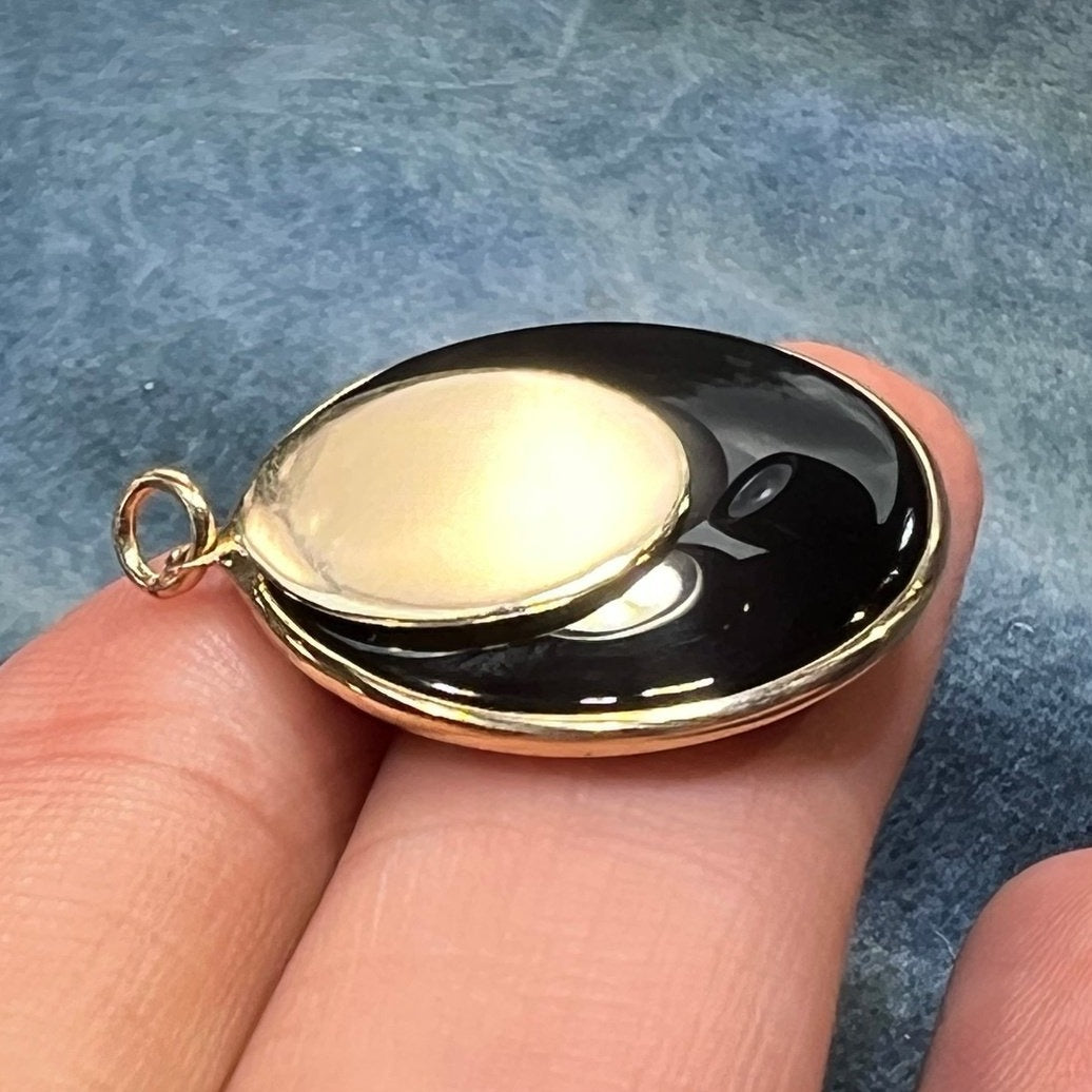 14k Gold Onyx Full Moon Lunar Eclipse Circle Pendant. 1"