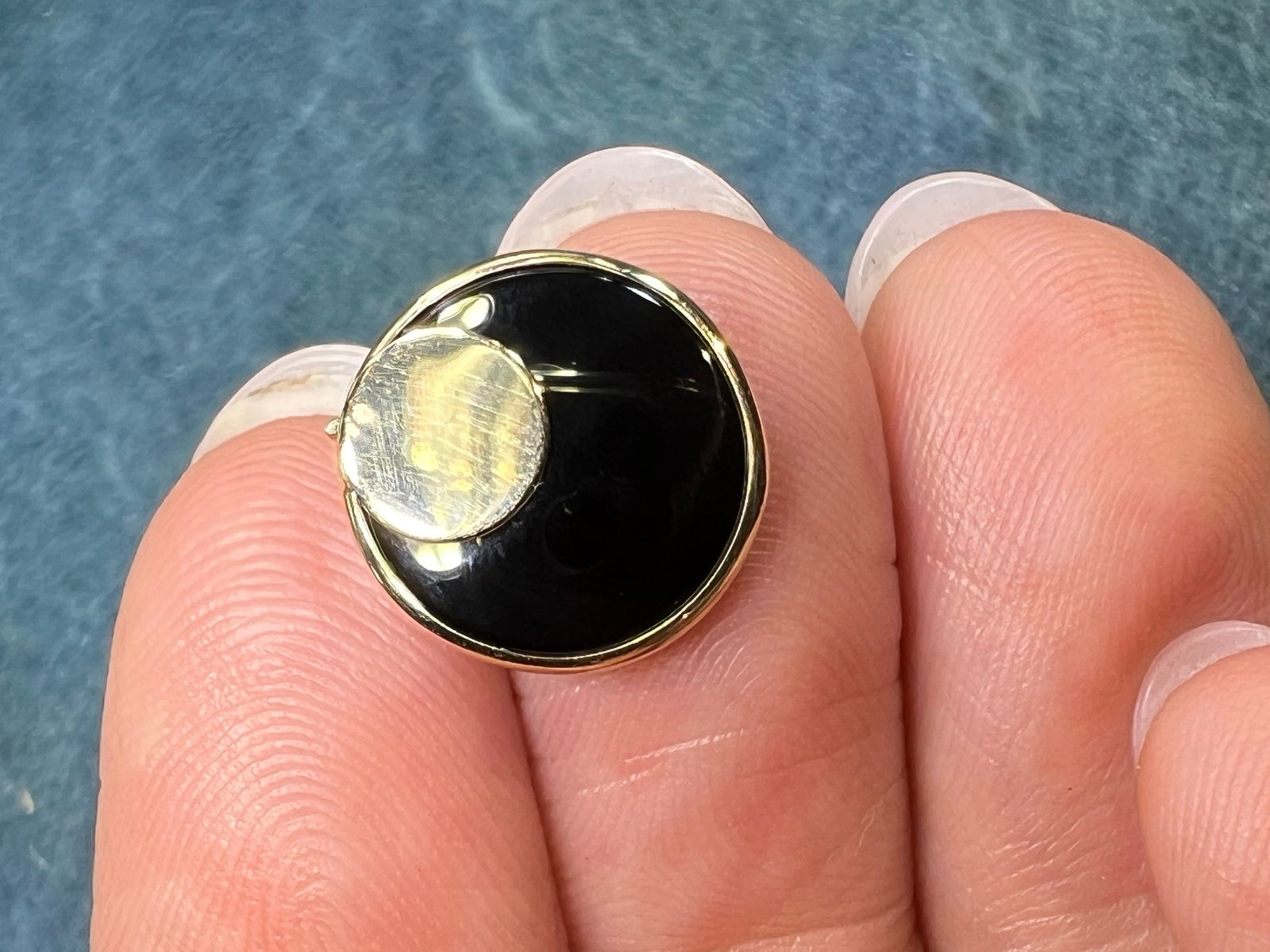 14k Gold Onyx Full Moon Lunar Eclipse Circle Pendant. 1/2"