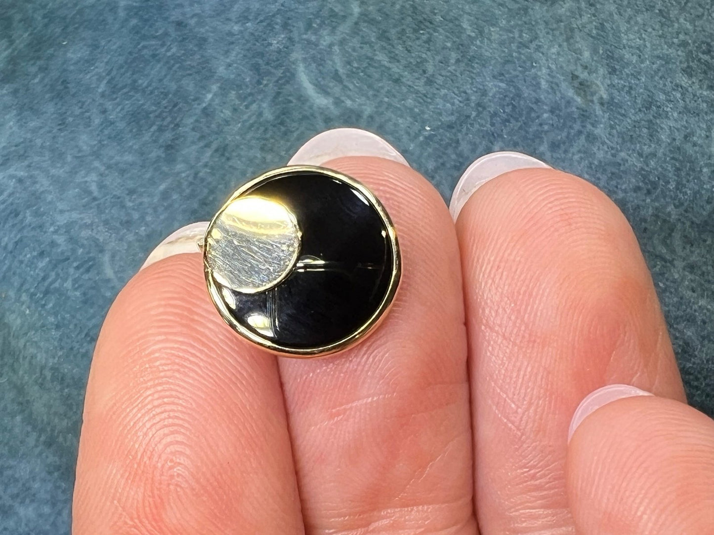 14k Gold Onyx Full Moon Lunar Eclipse Circle Pendant. 1/2"