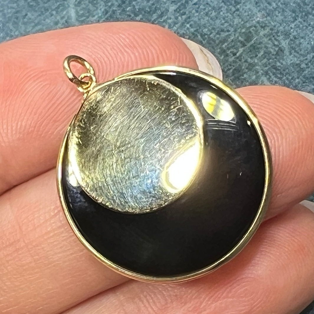 14k Gold Onyx Full Moon Lunar Eclipse Circle Pendant. 1"