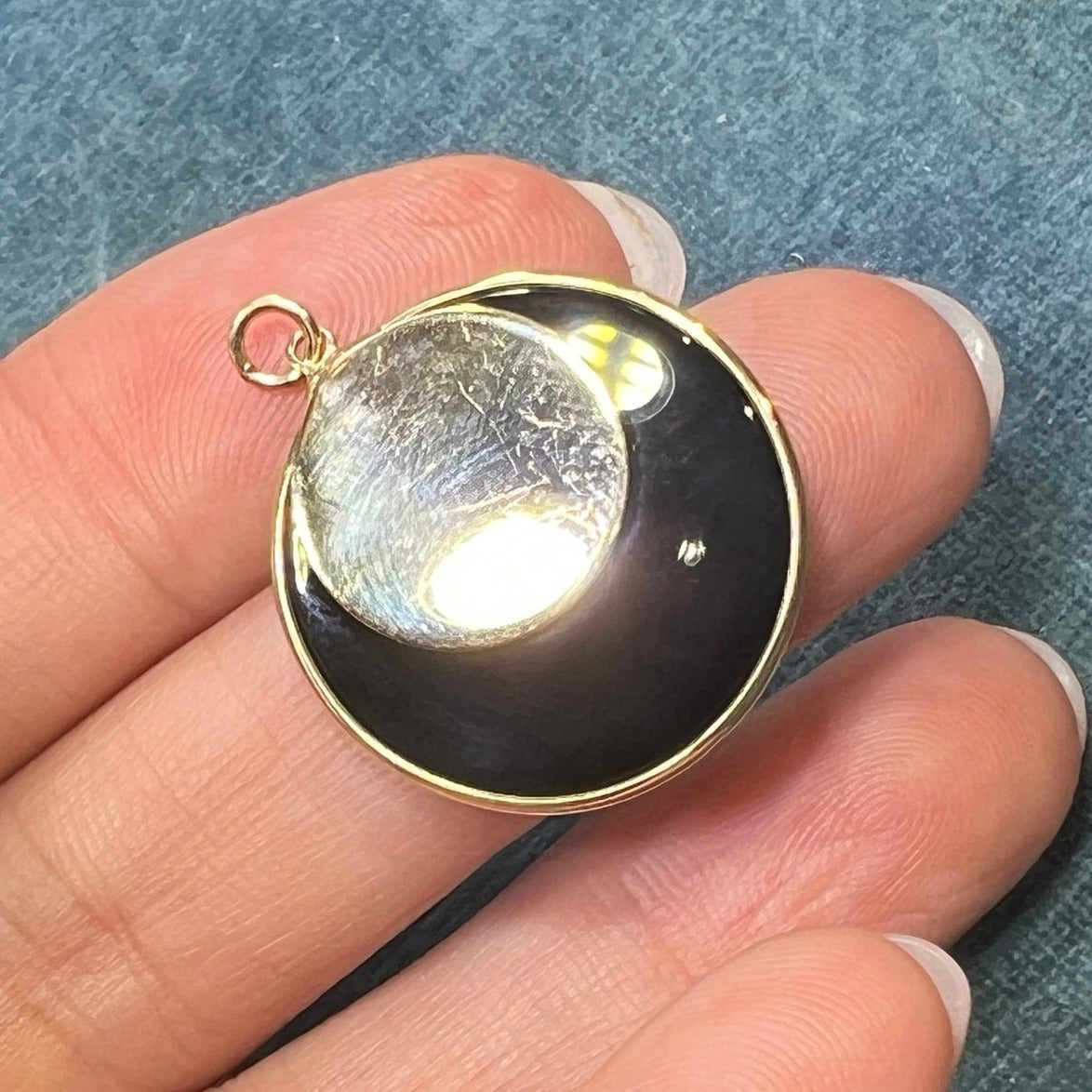 14k Gold Onyx Full Moon Lunar Eclipse Circle Pendant. 1"