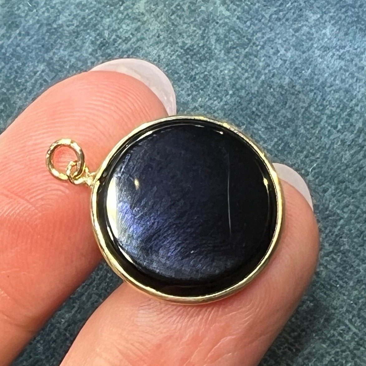 14k Gold Onyx Full Moon Lunar Eclipse Circle Pendant. 3/4"