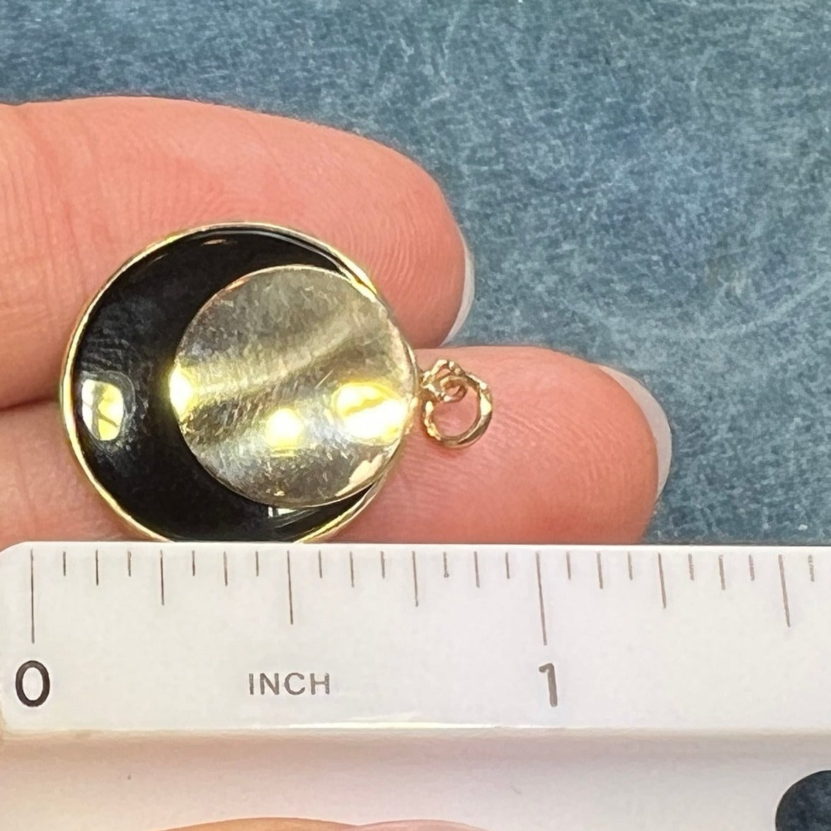 14k Gold Onyx Full Moon Lunar Eclipse Circle Pendant. 3/4"