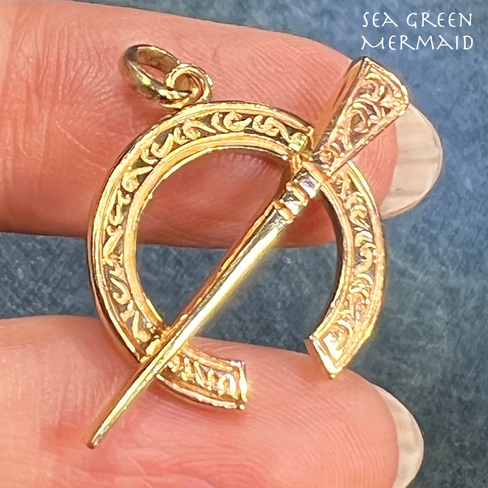 14k Gold Ornate Irish/Celtic Kilt Pin Penannular Pendant. 1" Hand-Crafted