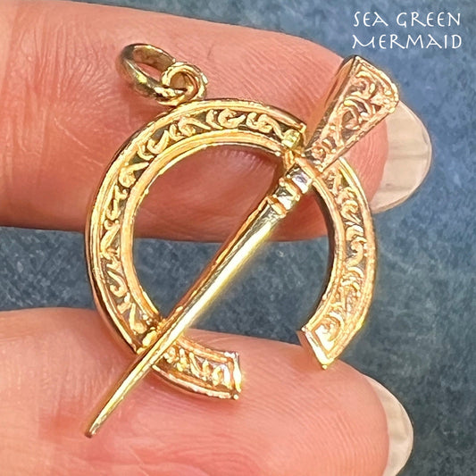 14k Gold Ornate Irish/Celtic Kilt Pin Penannular Pendant. 1" Hand-Crafted