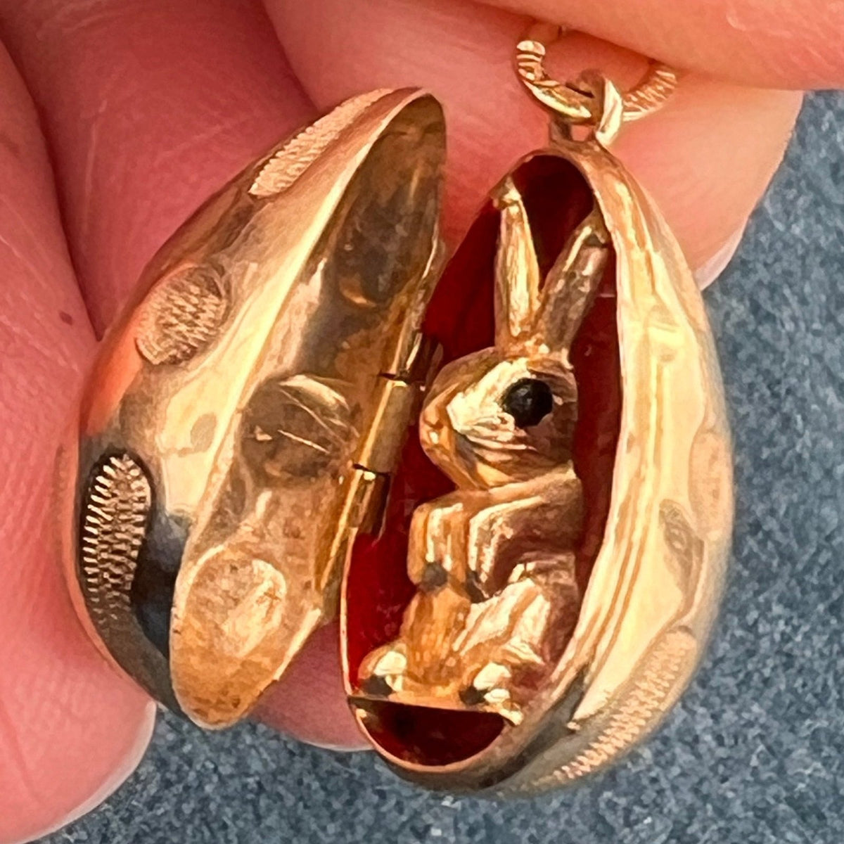 14k Gold Polka-Dot Easter Egg + Bunny Rabbit Pendant. Opens!