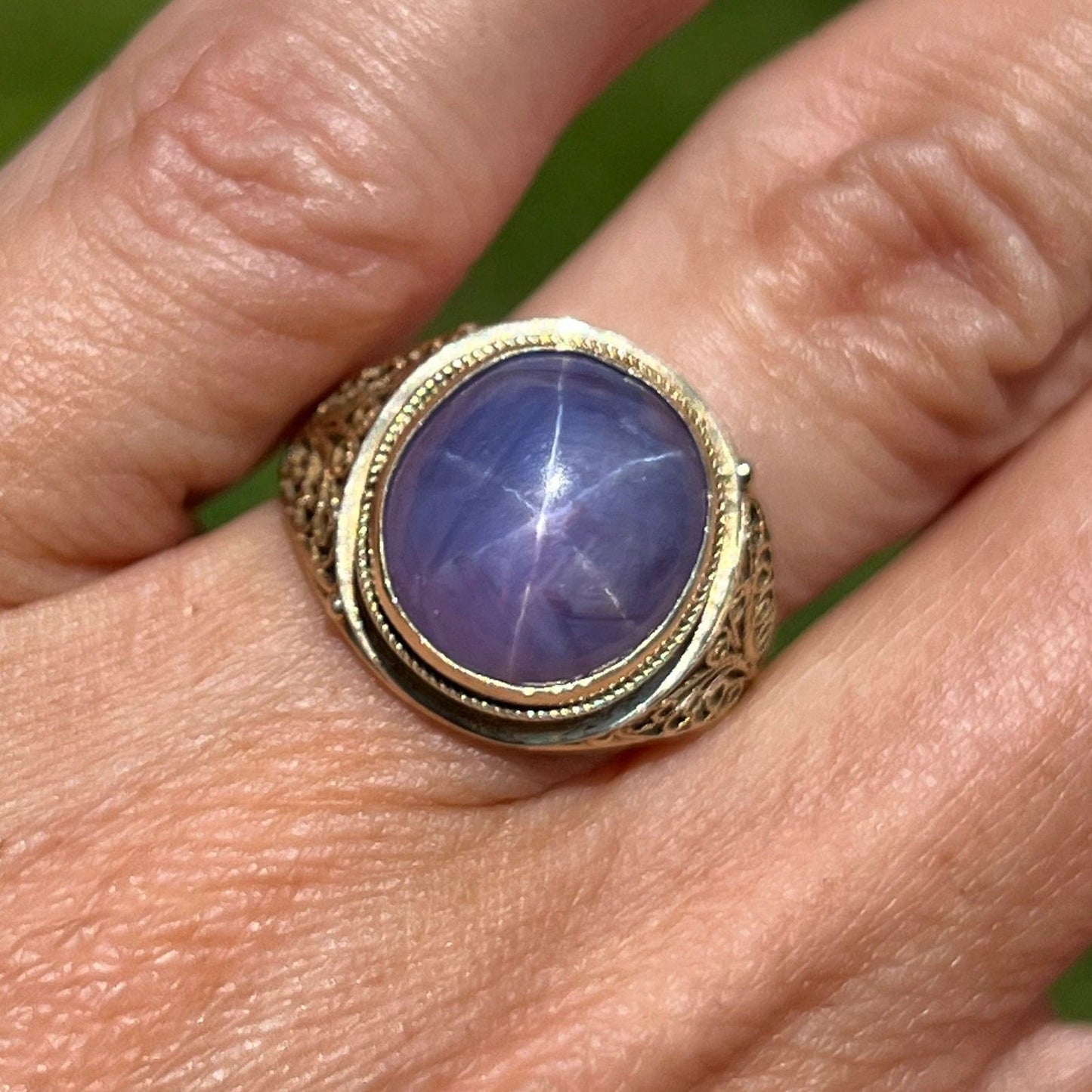 14k Gold Purple Blue Star Sapphire Ring. Bezel Set *VIDEO*