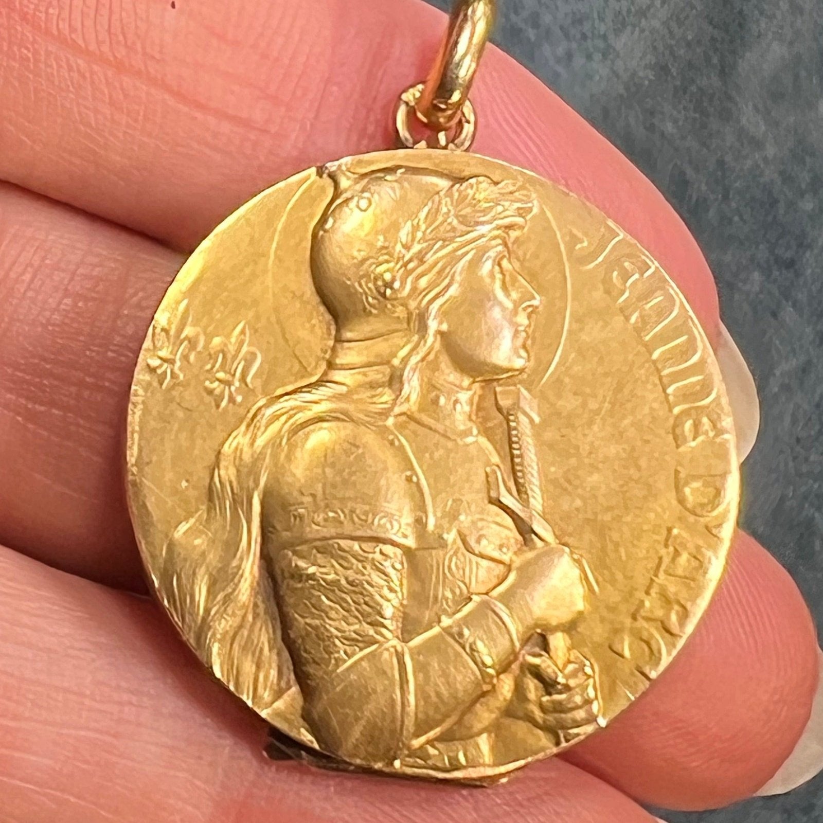 14k Gold Repousse JOAN OF ARC Locket Pendant. 1.4" + 7g *Video*