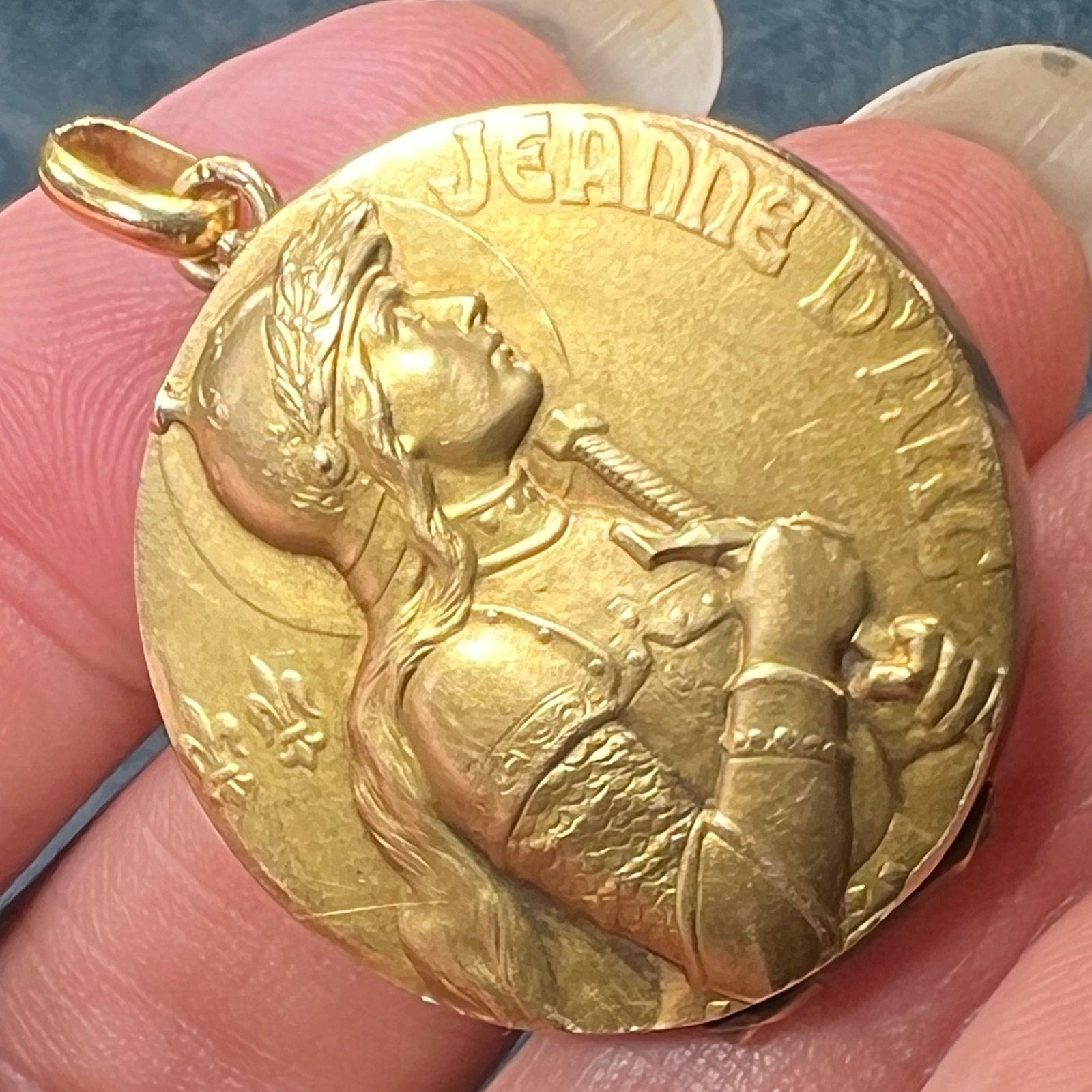 14k Gold Repousse JOAN OF ARC Locket Pendant. 1.4" + 7g *Video*