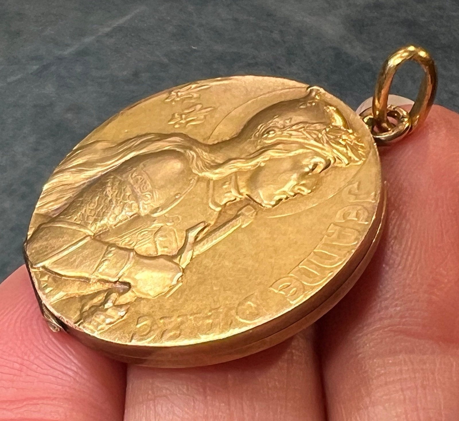 14k Gold Repousse JOAN OF ARC Locket Pendant. 1.4" + 7g *Video*