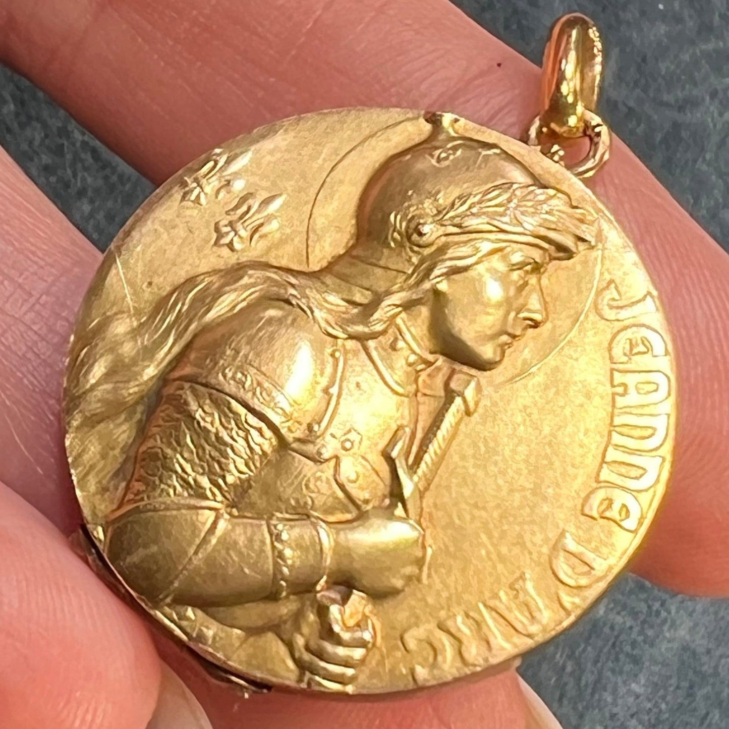 14k Gold Repousse JOAN OF ARC Locket Pendant. 1.4" + 7g *Video*