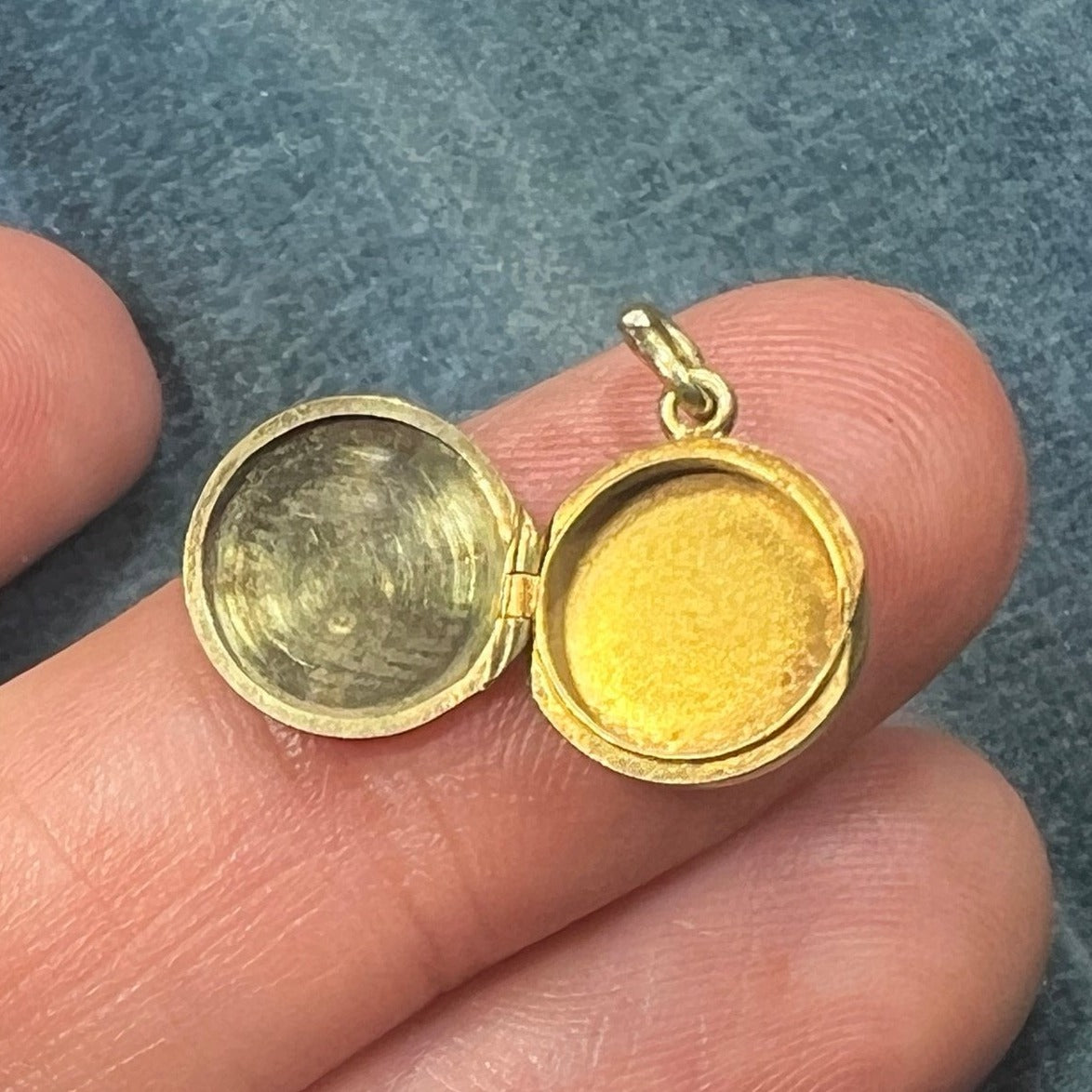 14k Gold Round Locket Pillbox Basket Pendant. Tiny Mementos!