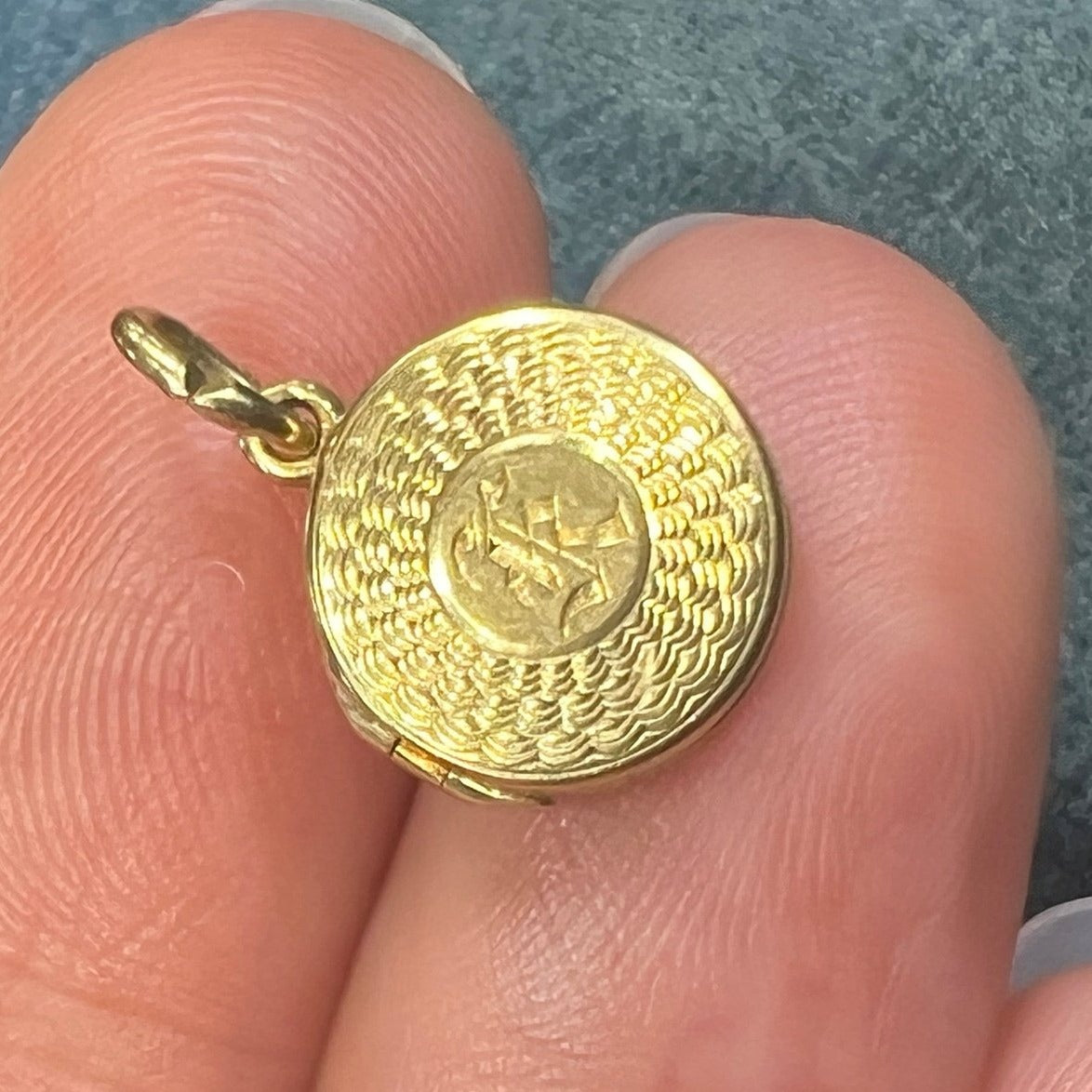 14k Gold Round Locket Pillbox Basket Pendant. Tiny Mementos!