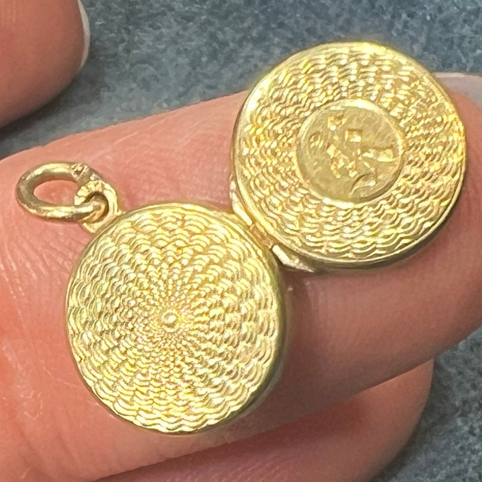 14k Gold Round Locket Pillbox Basket Pendant. Tiny Mementos!