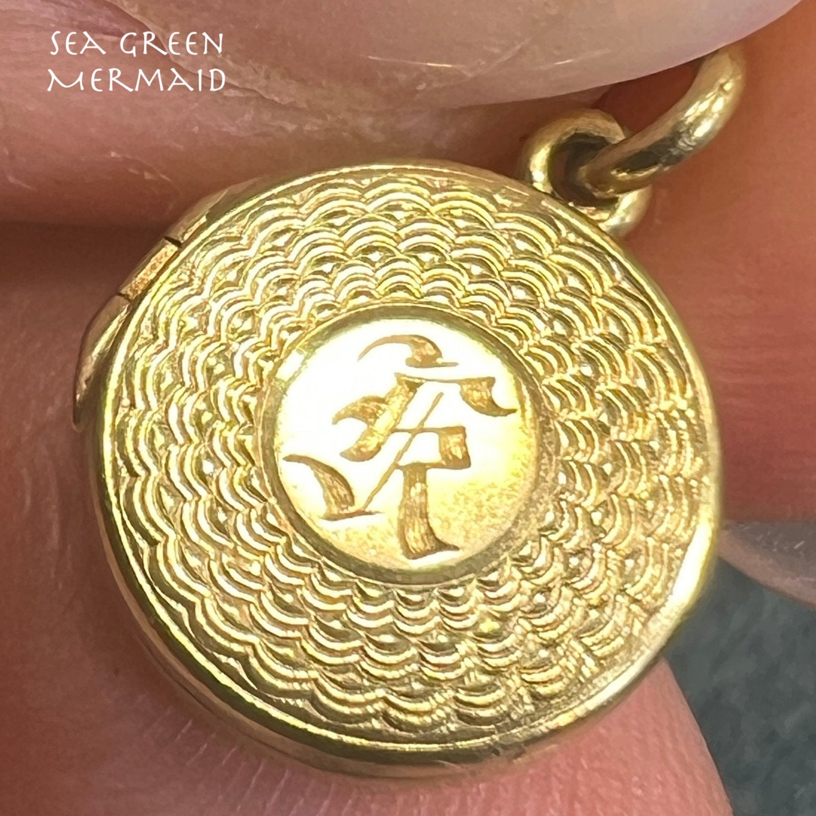 14k Gold Round Locket Pillbox Basket Pendant. Tiny Mementos!