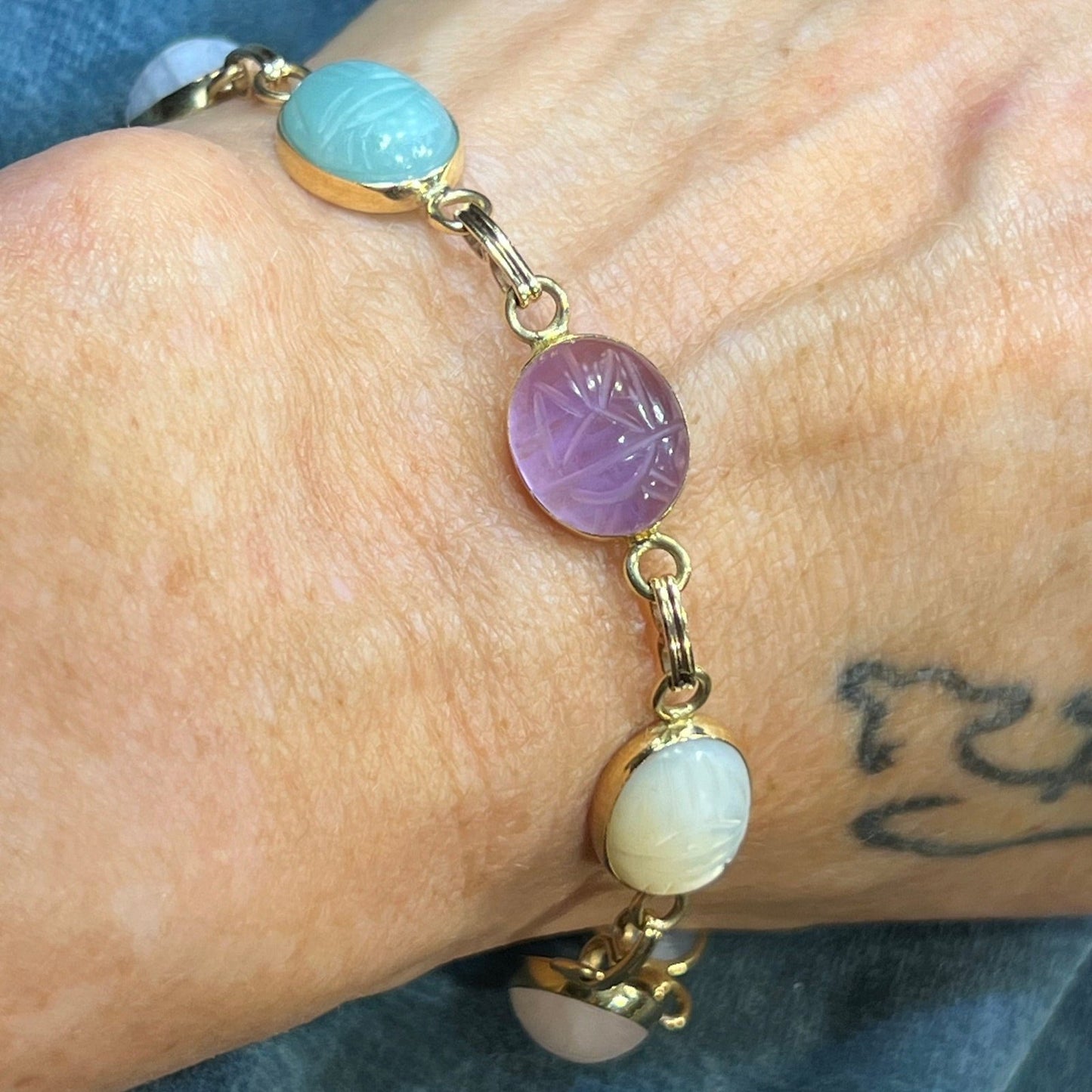 14k Gold SCARAB Multi-Gem Bracelet. Carved Amethyst, Jade, Lace Agate. 10g