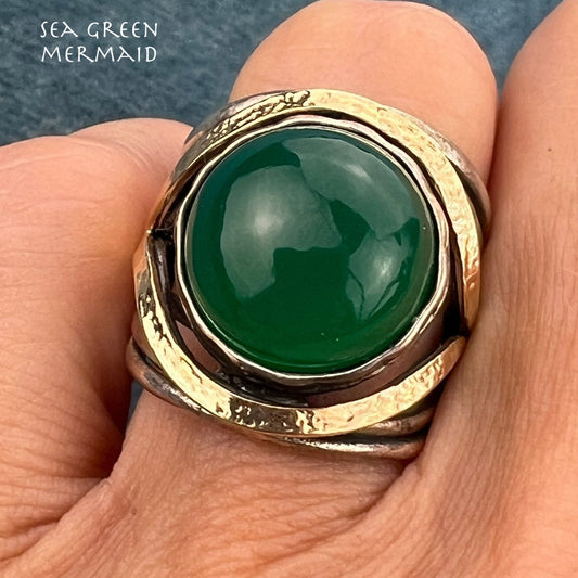 14k Gold & Silver Green Chalcedony Cabochon Ring. 3/4" Modern