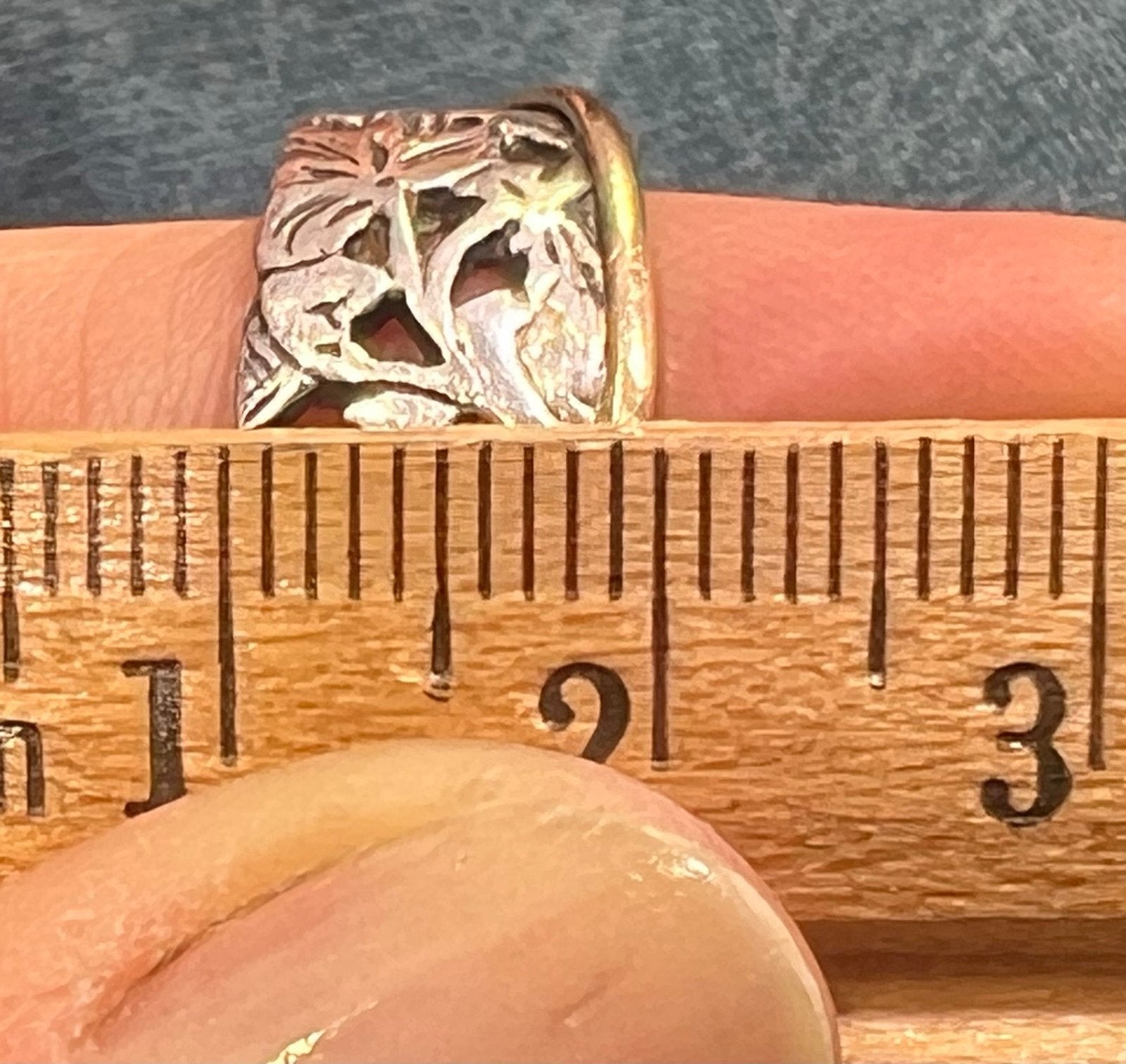 14k Gold & Silver Pale Green Prehnite Cabochon Ring. Wide Filigree Band