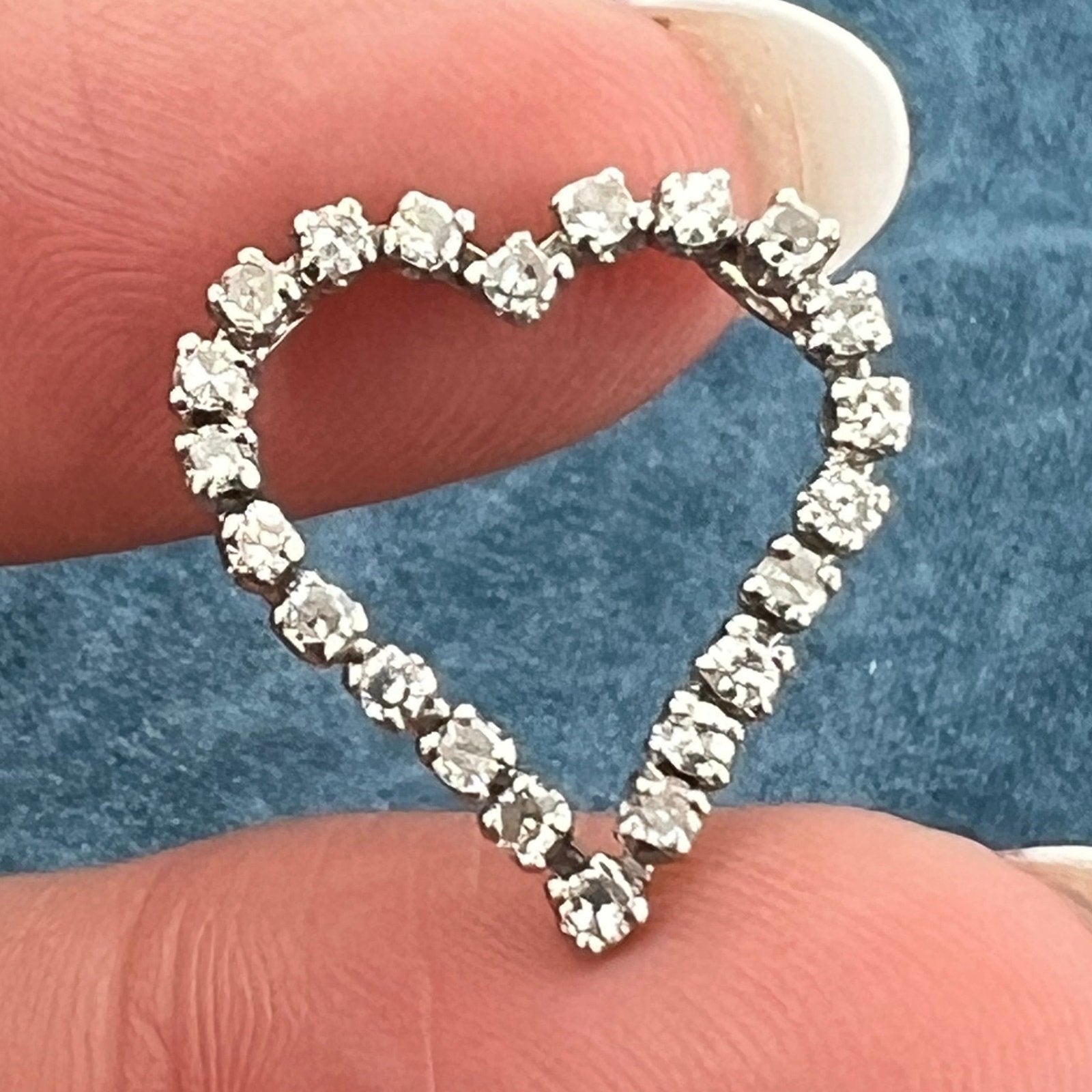 14k White Gold 22 Diamond Heart Pendant. 0.8" Slide