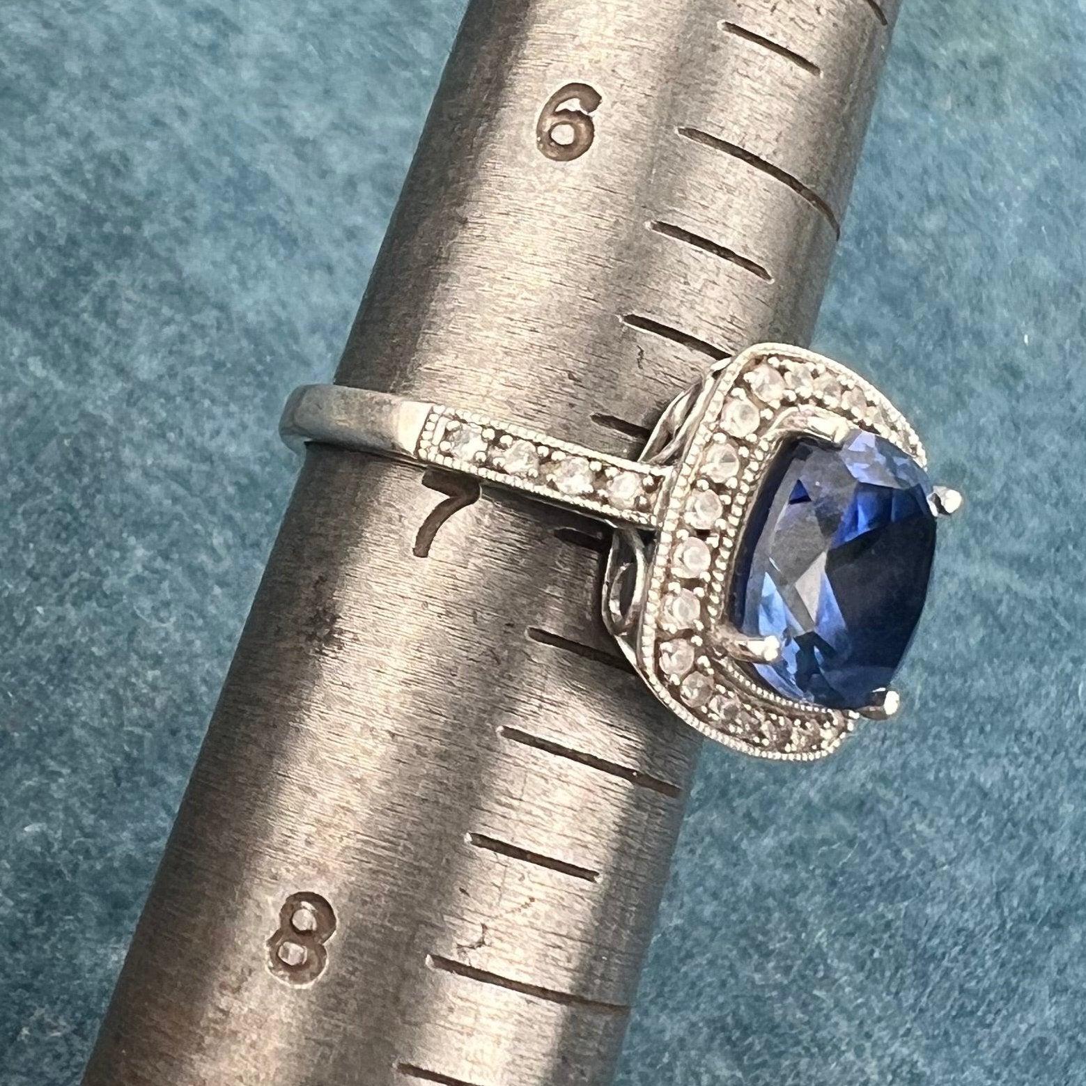 14k White Gold Lab Ceylon Blue Sapphire Ring w Diamonds. 1/2"