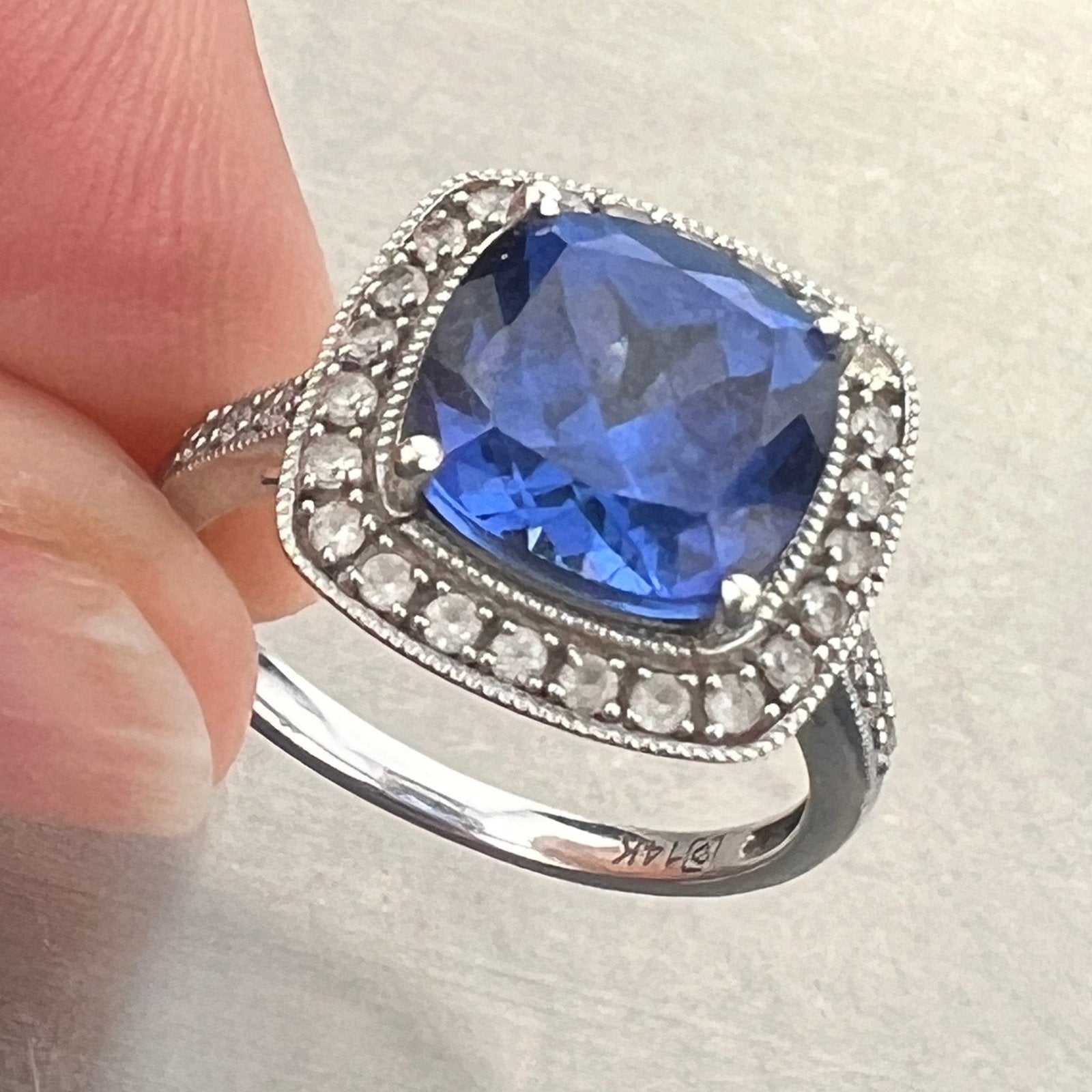 14k White Gold Lab Ceylon Blue Sapphire Ring w Diamonds. 1/2"