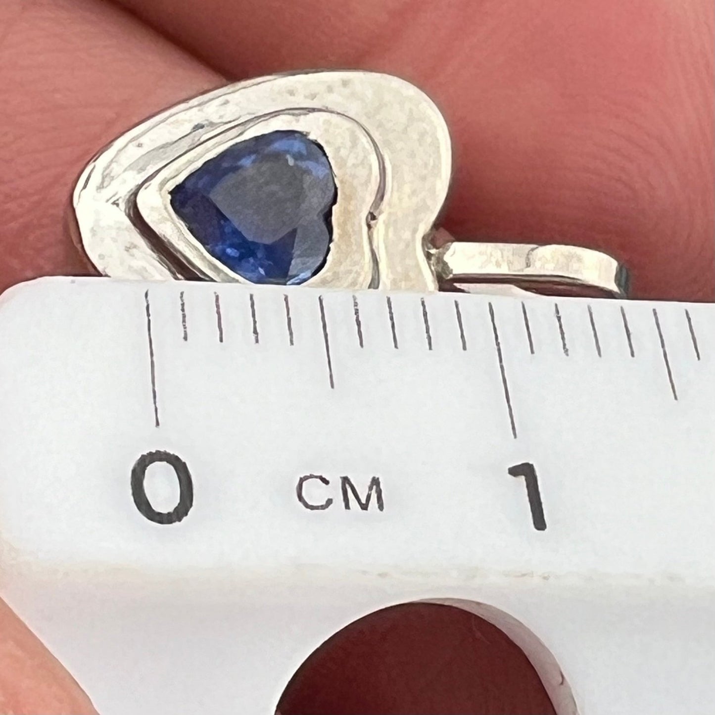 14k White Gold Natural Ceylon Blue Sapphire Heart Pendant 2.9g