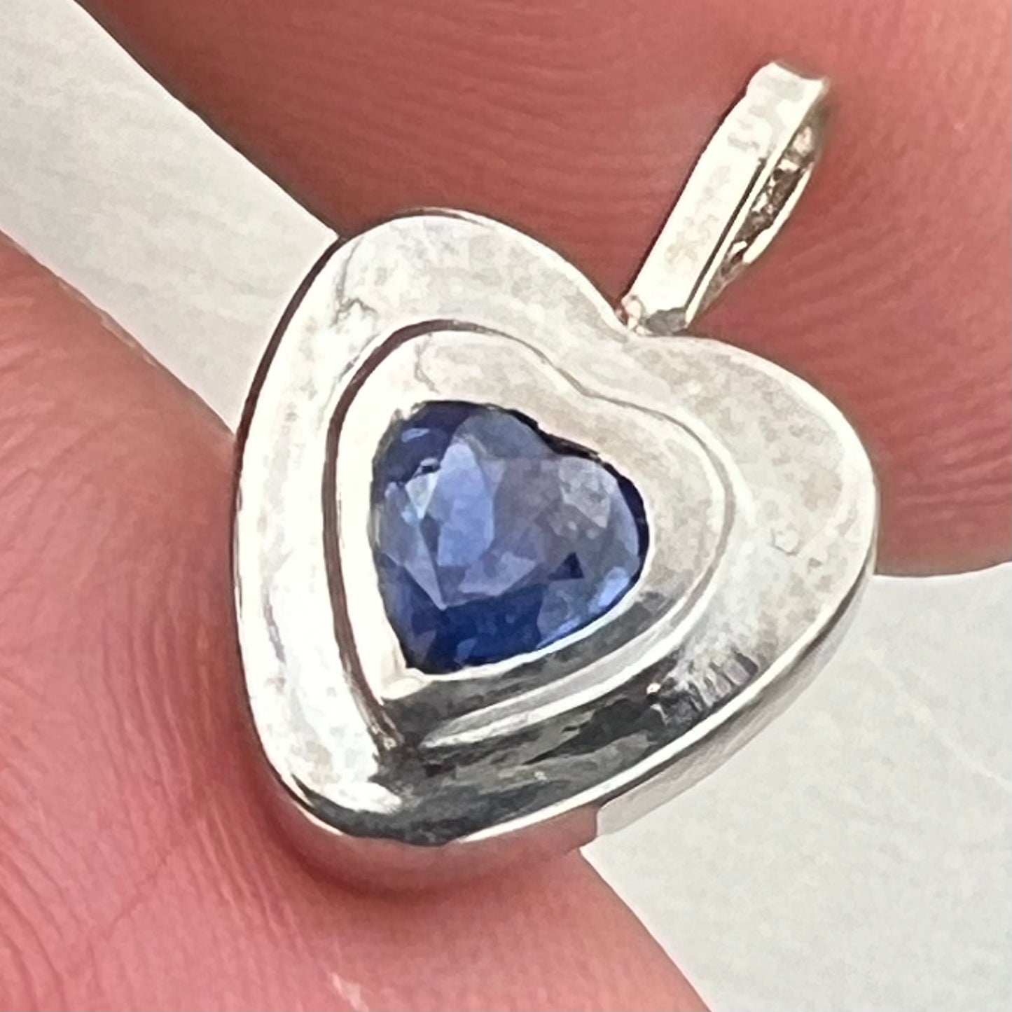 14k White Gold Natural Ceylon Blue Sapphire Heart Pendant 2.9g