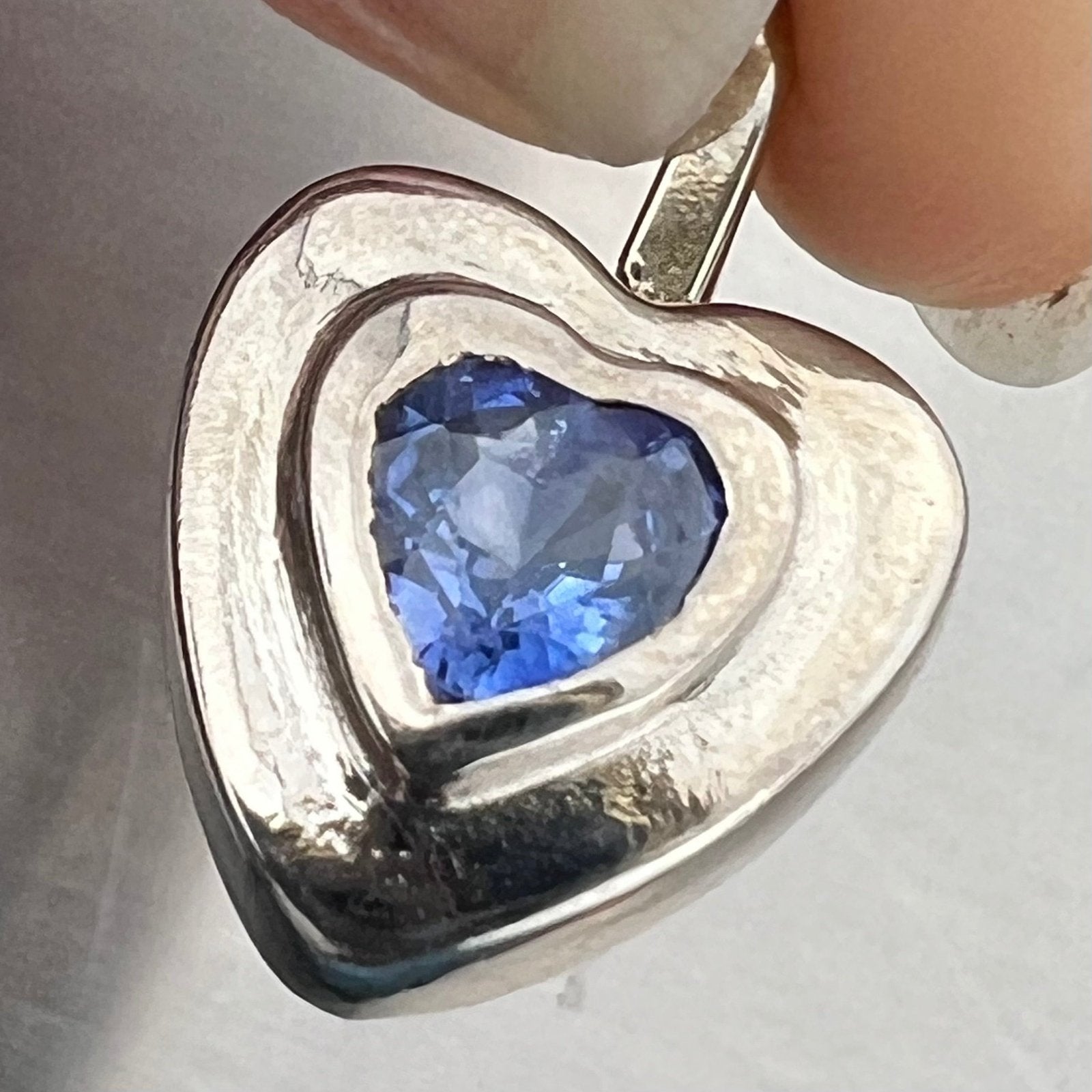 14k White Gold Natural Ceylon Blue Sapphire Heart Pendant 3g