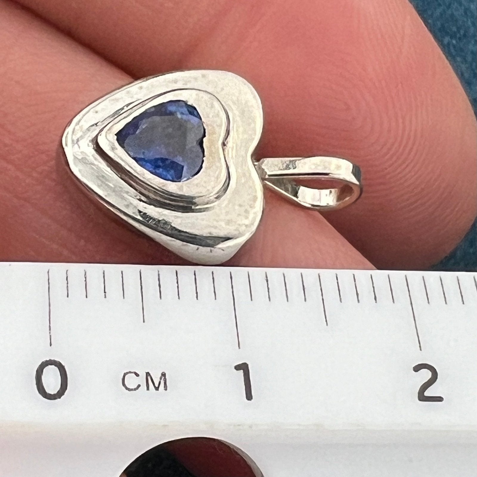 14k White Gold Natural Ceylon Blue Sapphire Heart Pendant 2.9g