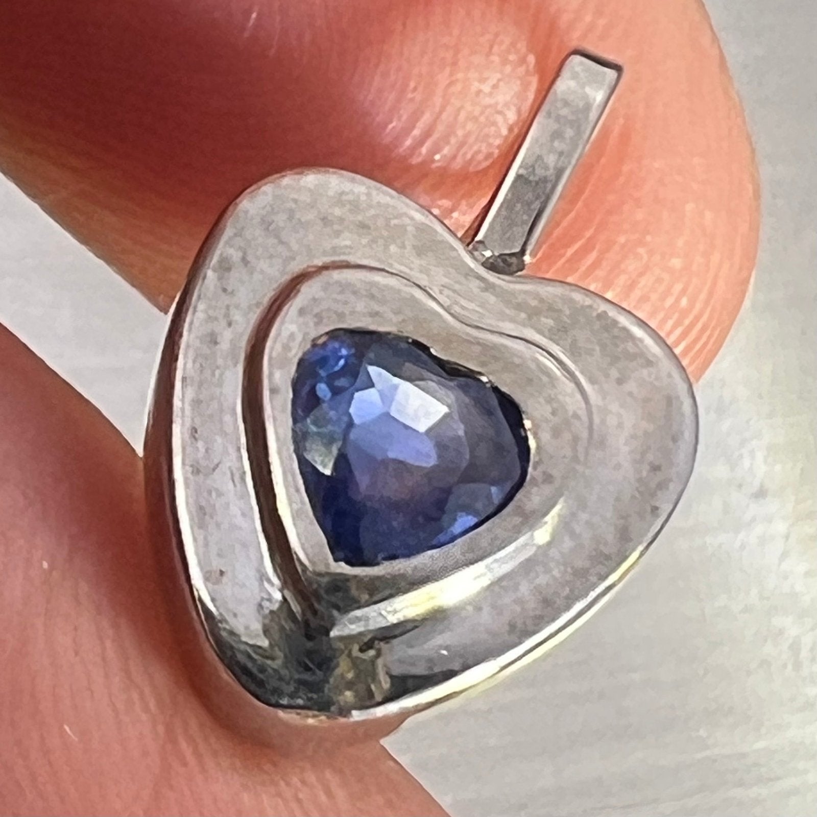 14k White Gold Natural Ceylon Blue Sapphire Heart Pendant 2.9g