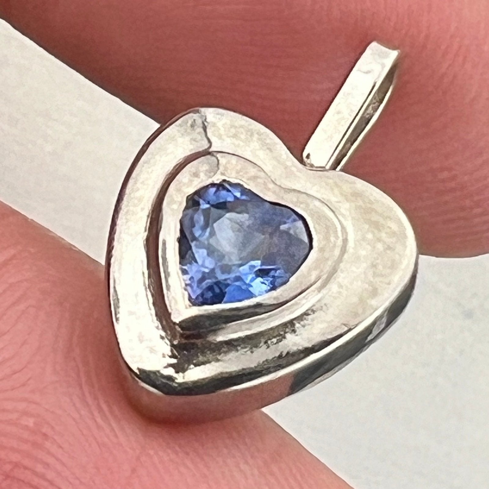 14k White Gold Natural Ceylon Blue Sapphire Heart Pendant 3g