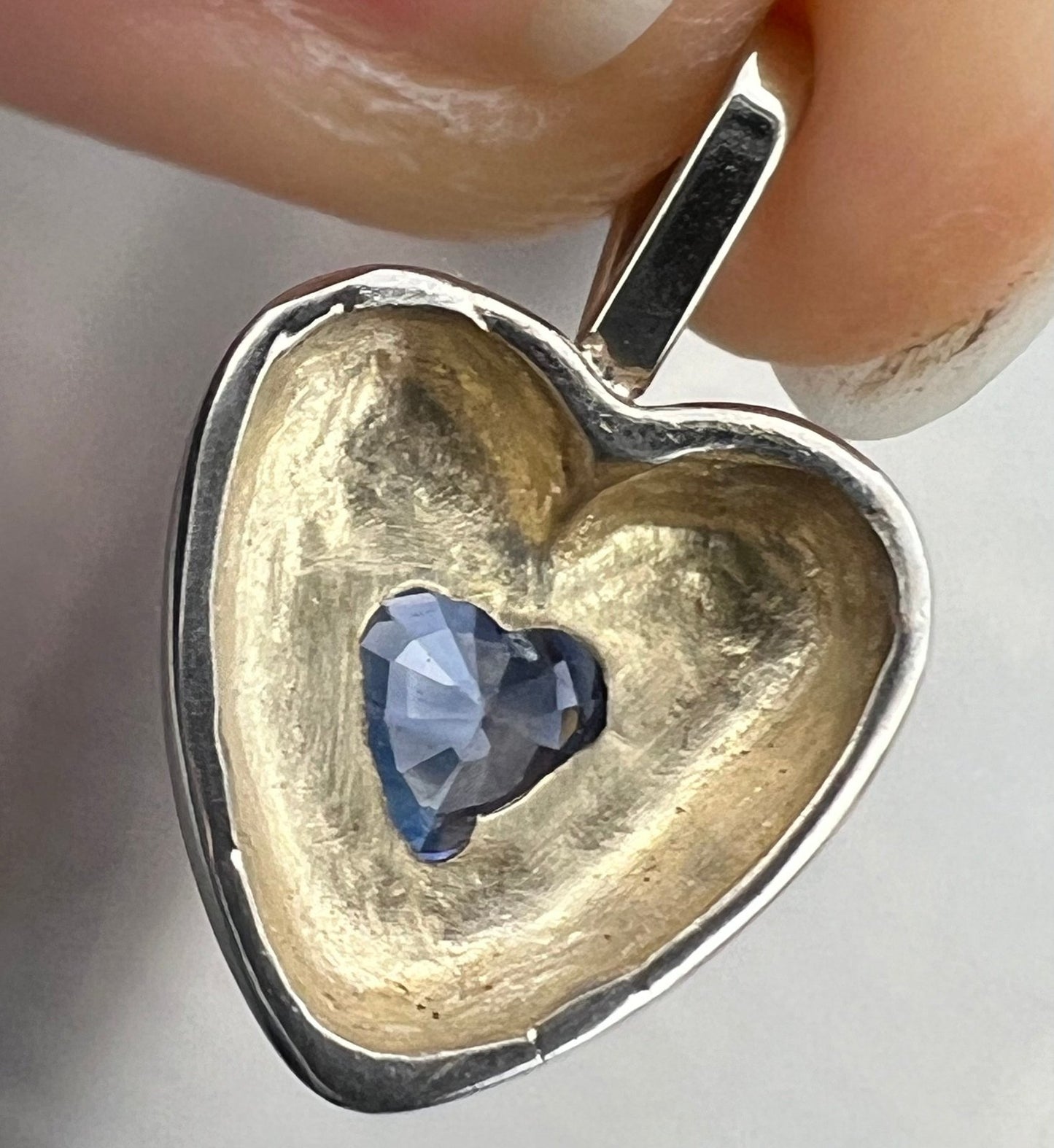 14k White Gold Natural Ceylon Blue Sapphire Heart Pendant 3g