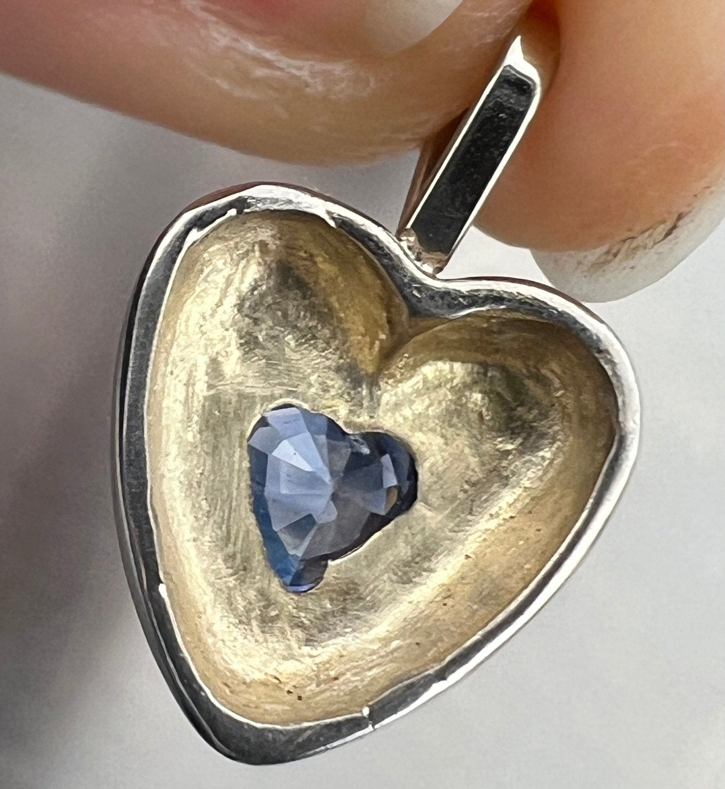 14k White Gold Natural Ceylon Blue Sapphire Heart Pendant 3g