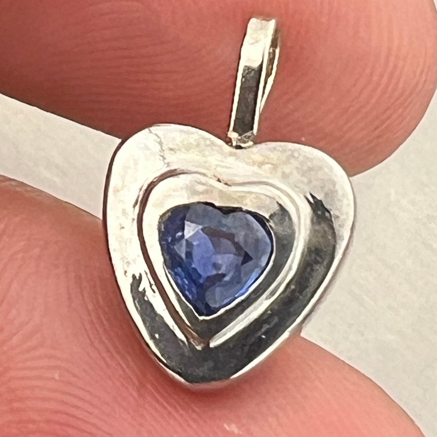 14k White Gold Natural Ceylon Blue Sapphire Heart Pendant 2.9g