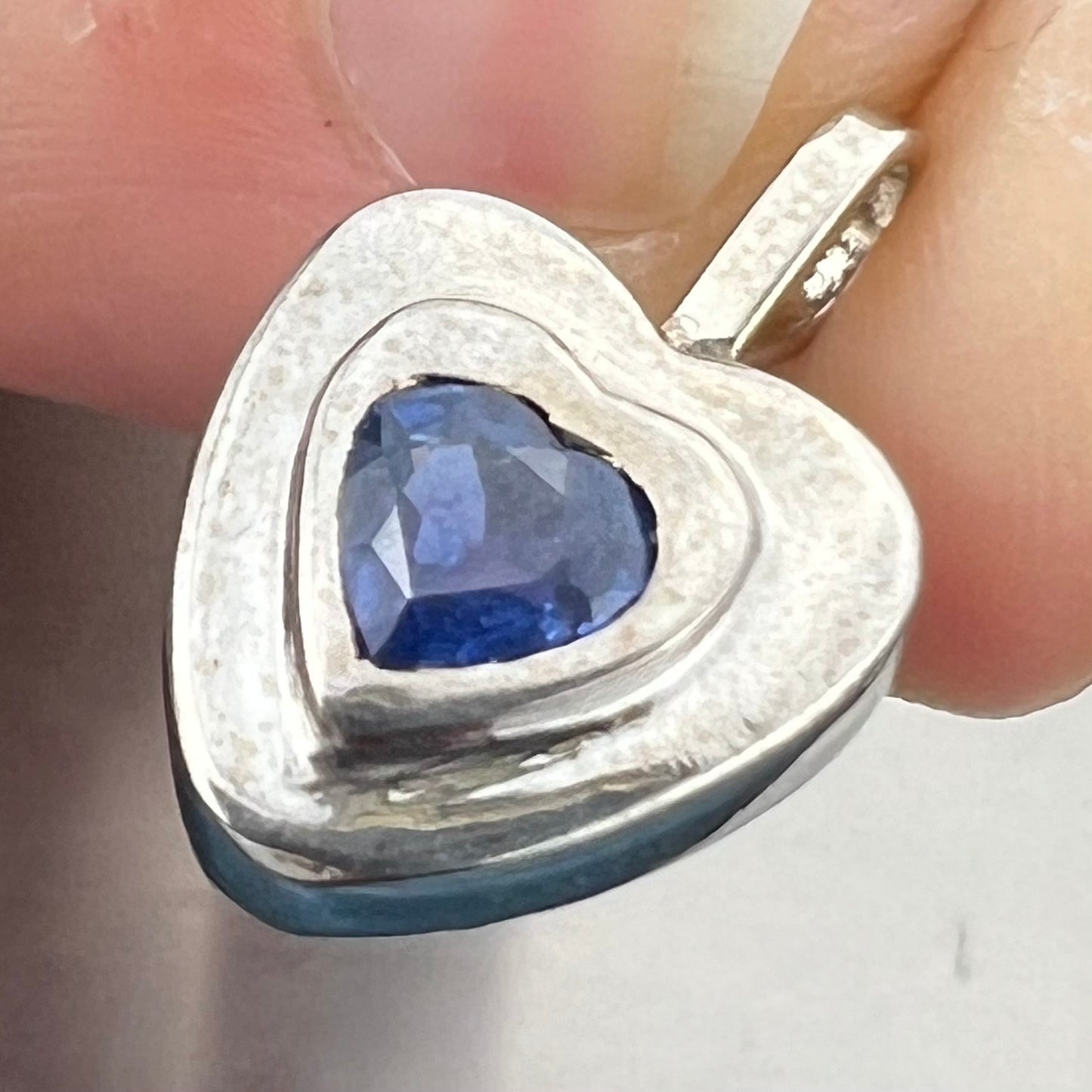 14k White Gold Natural Ceylon Blue Sapphire Heart Pendant 2.9g