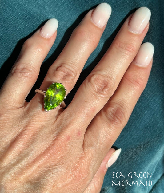 14k White Gold Natural Peridot Pear Teardrop Ring. HUGE 3/4" *Video*