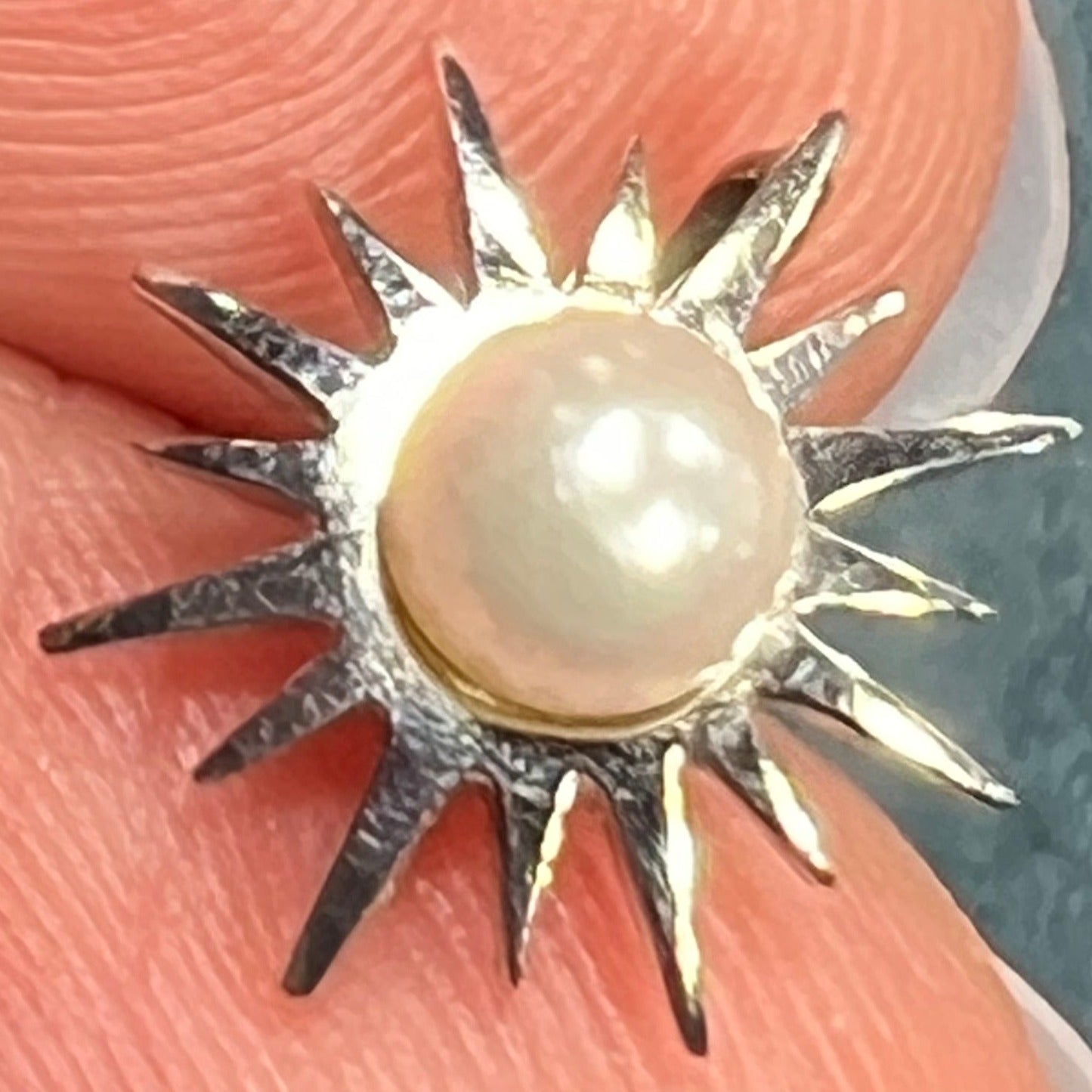 14k White Gold Sun Burst Star Burst w Pearl Pendant. Tiny!