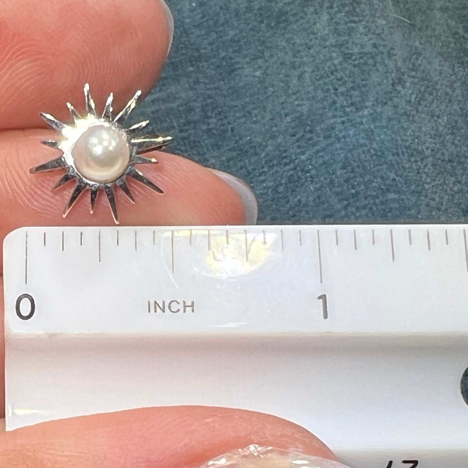 14k White Gold Sun Burst Star Burst w Pearl Pendant. Tiny!