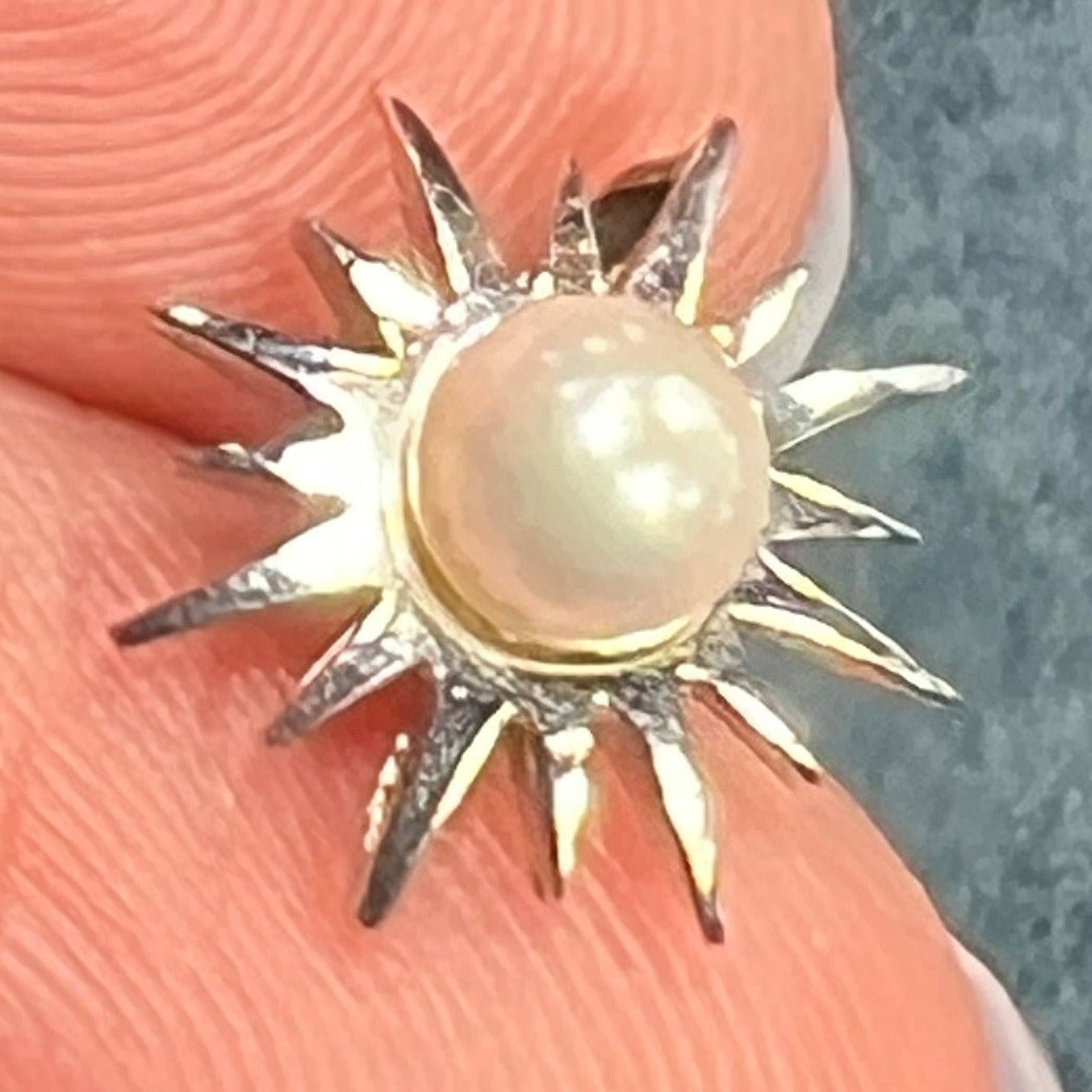 14k White Gold Sun Burst Star Burst w Pearl Pendant. Tiny!