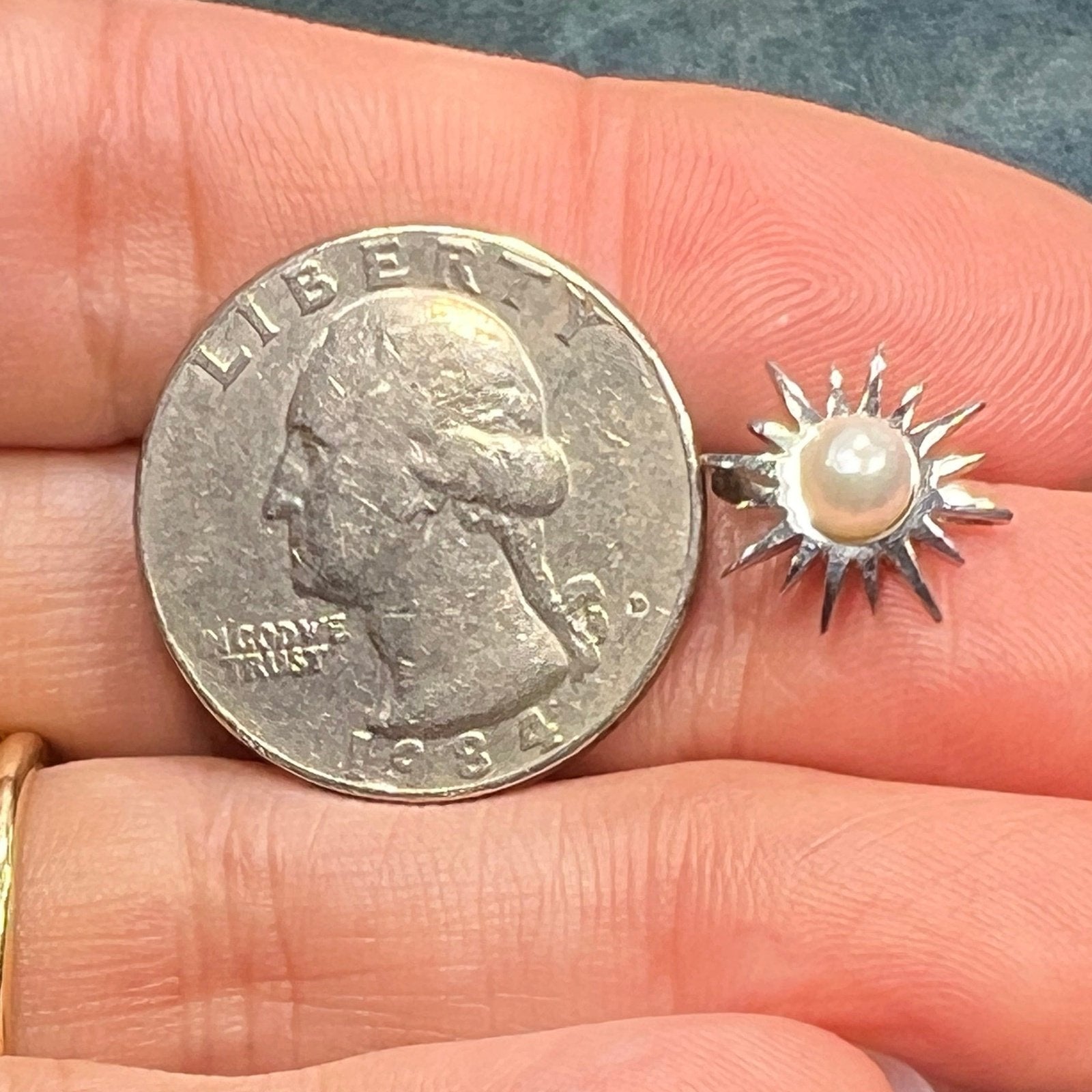 14k White Gold Sun Burst Star Burst w Pearl Pendant. Tiny!