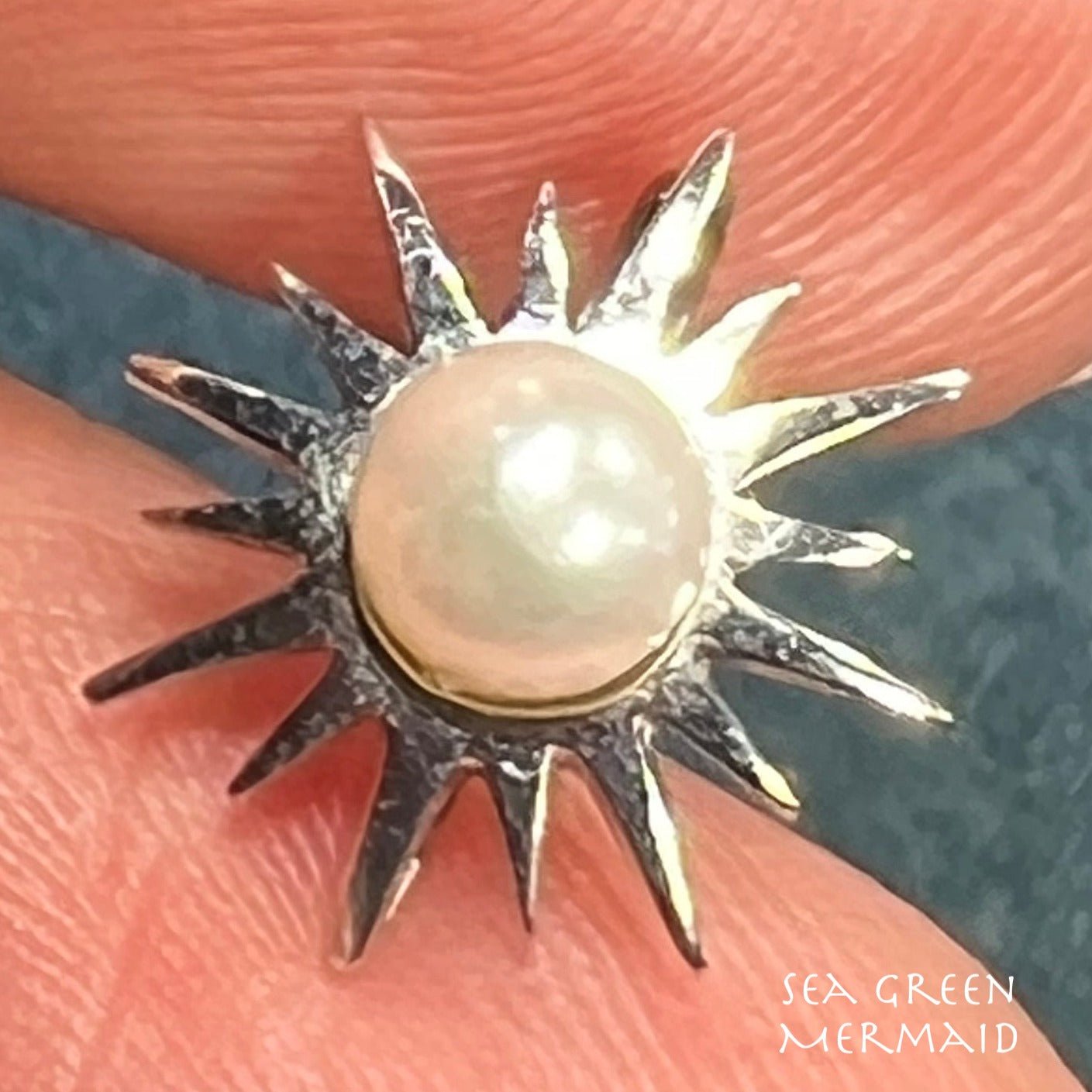 14k White Gold Sun Burst Star Burst w Pearl Pendant. Tiny!