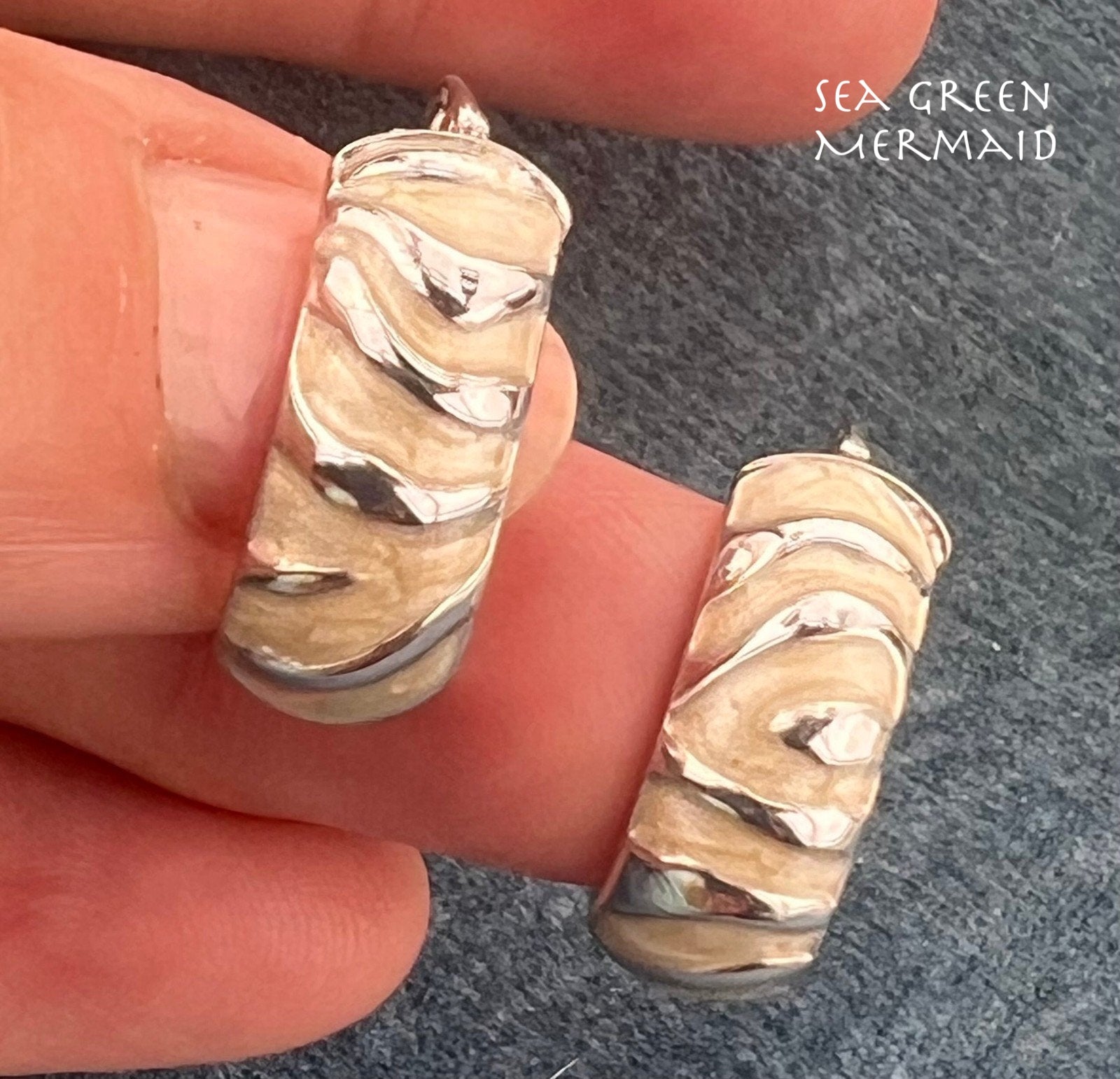 14k White Gold Zebra Textured Wide Oval Hoop Earrings. 3/4"