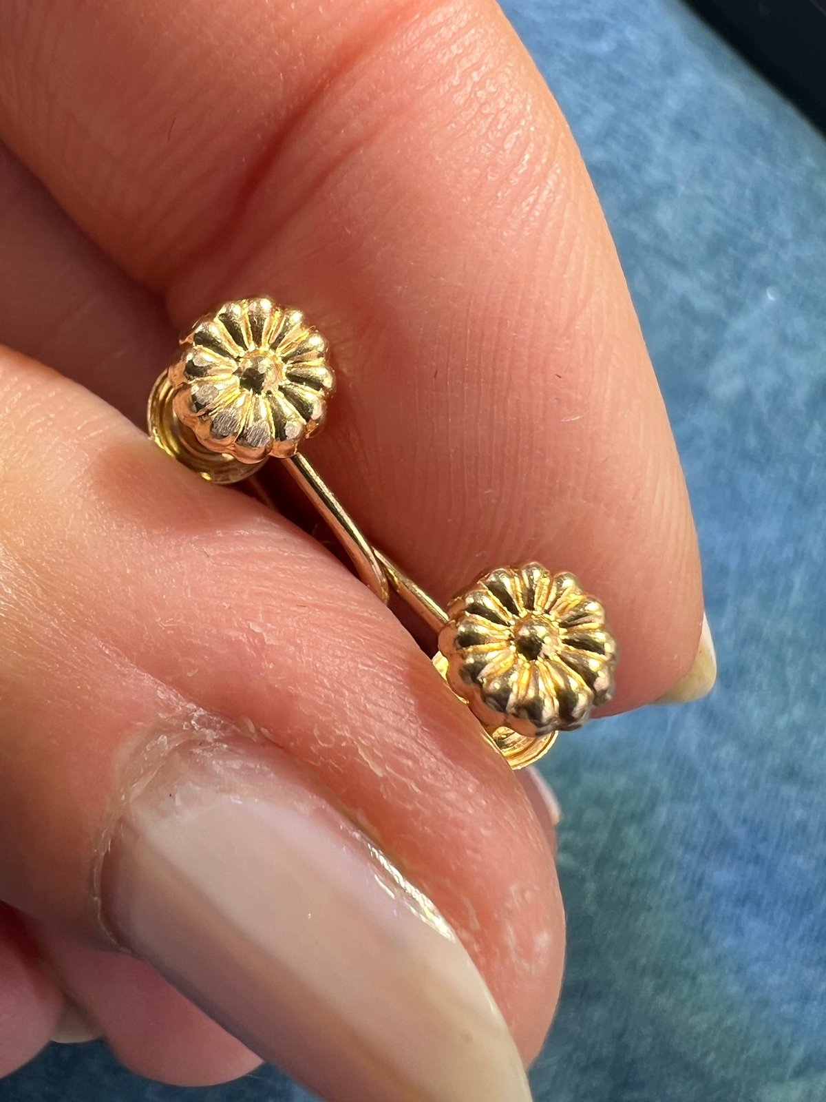 14k Yellow Gold 1.07 grams. 80% SCRAP Price - J