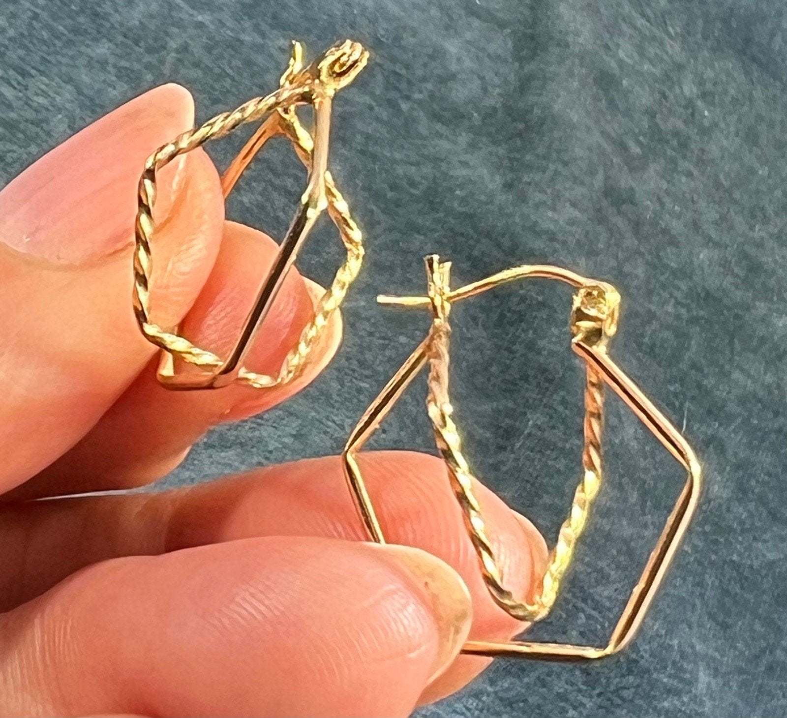 14k Yellow Gold 3-D Twisted Rope 2 Pentagon Ball Earrings. Geometric