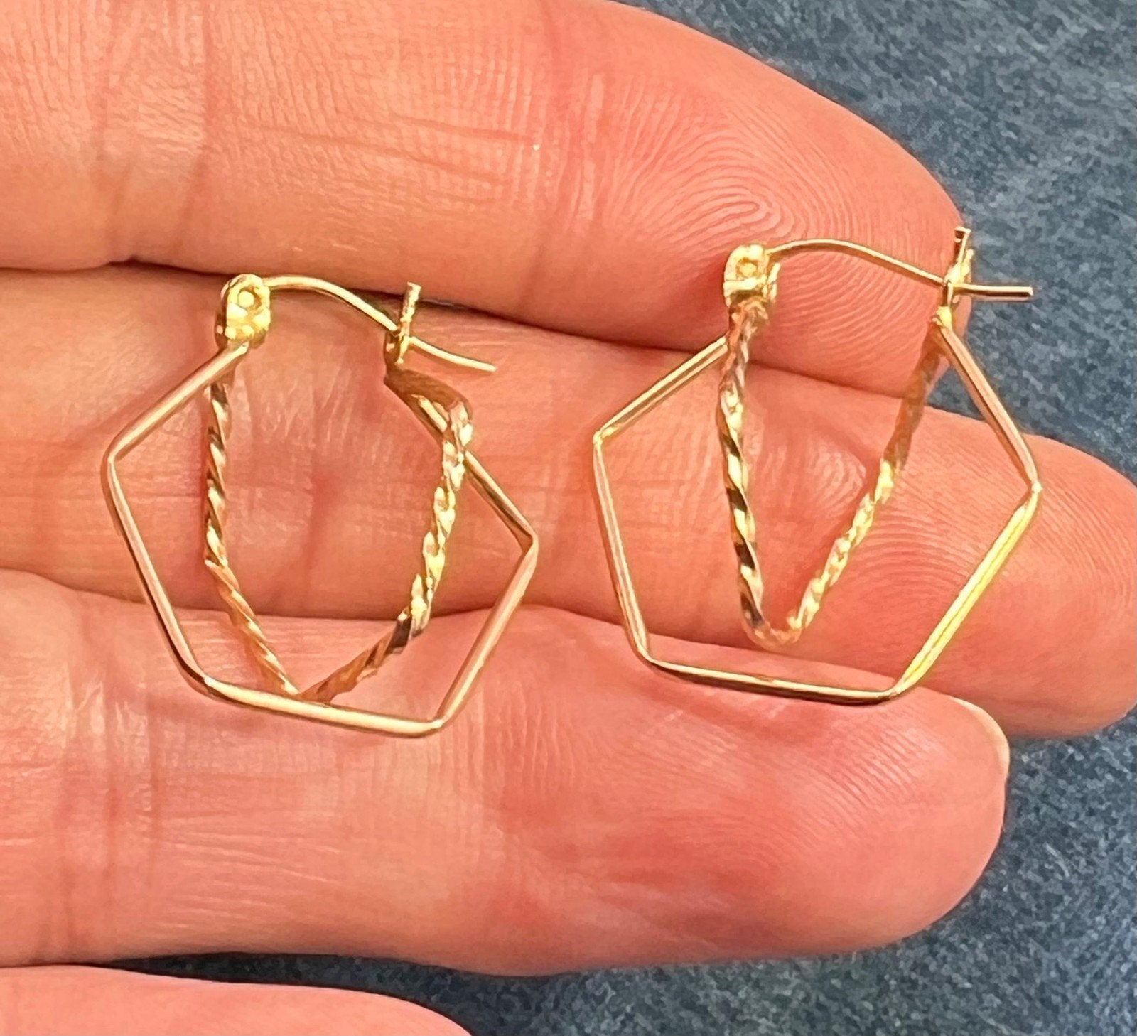 14k Yellow Gold 3-D Twisted Rope 2 Pentagon Ball Earrings. Geometric