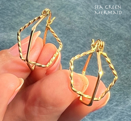 14k Yellow Gold 3-D Twisted Rope 2 Pentagon Ball Earrings. Geometric
