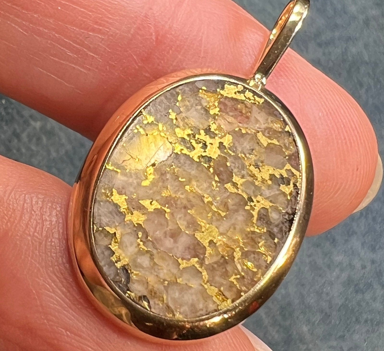 14k Yellow Gold ALASKAN Gold in Quartz Oval Disk Pendant. N-S