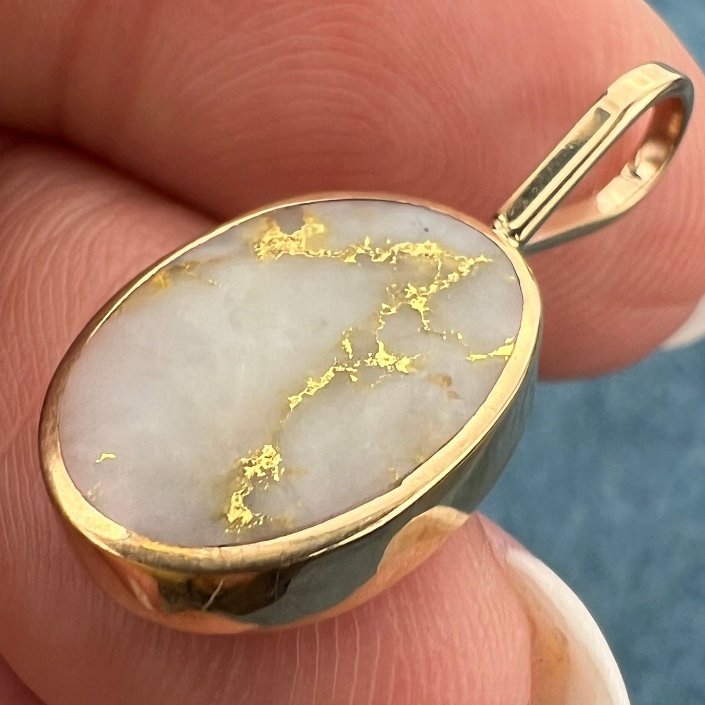 14k Yellow Gold ALASKAN Gold in Quartz Oval Disk Pendant. R