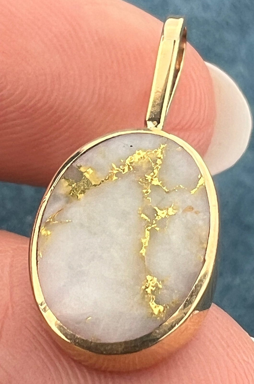 14k Yellow Gold ALASKAN Gold in Quartz Oval Disk Pendant. R